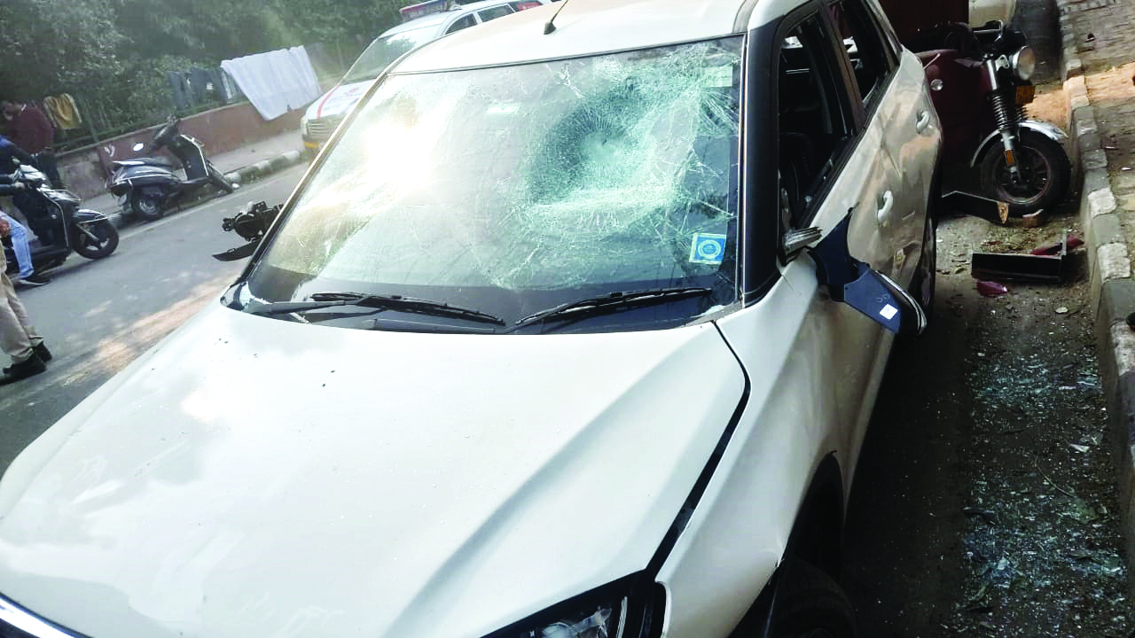 3 kids injured as man learning to drive hits them in north Delhi 3 kids injured as man learning to drive hits them in north Delhi