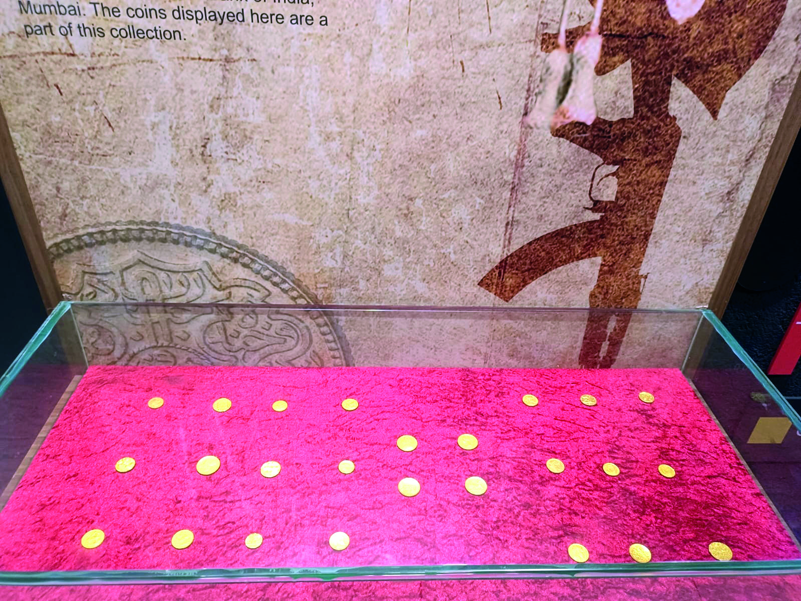 Kin of Nizam who donated gold coins to Govt of India, visits RBI museum in city Kin of Nizam who donated gold coins to Govt of India, visits RBI museum in city