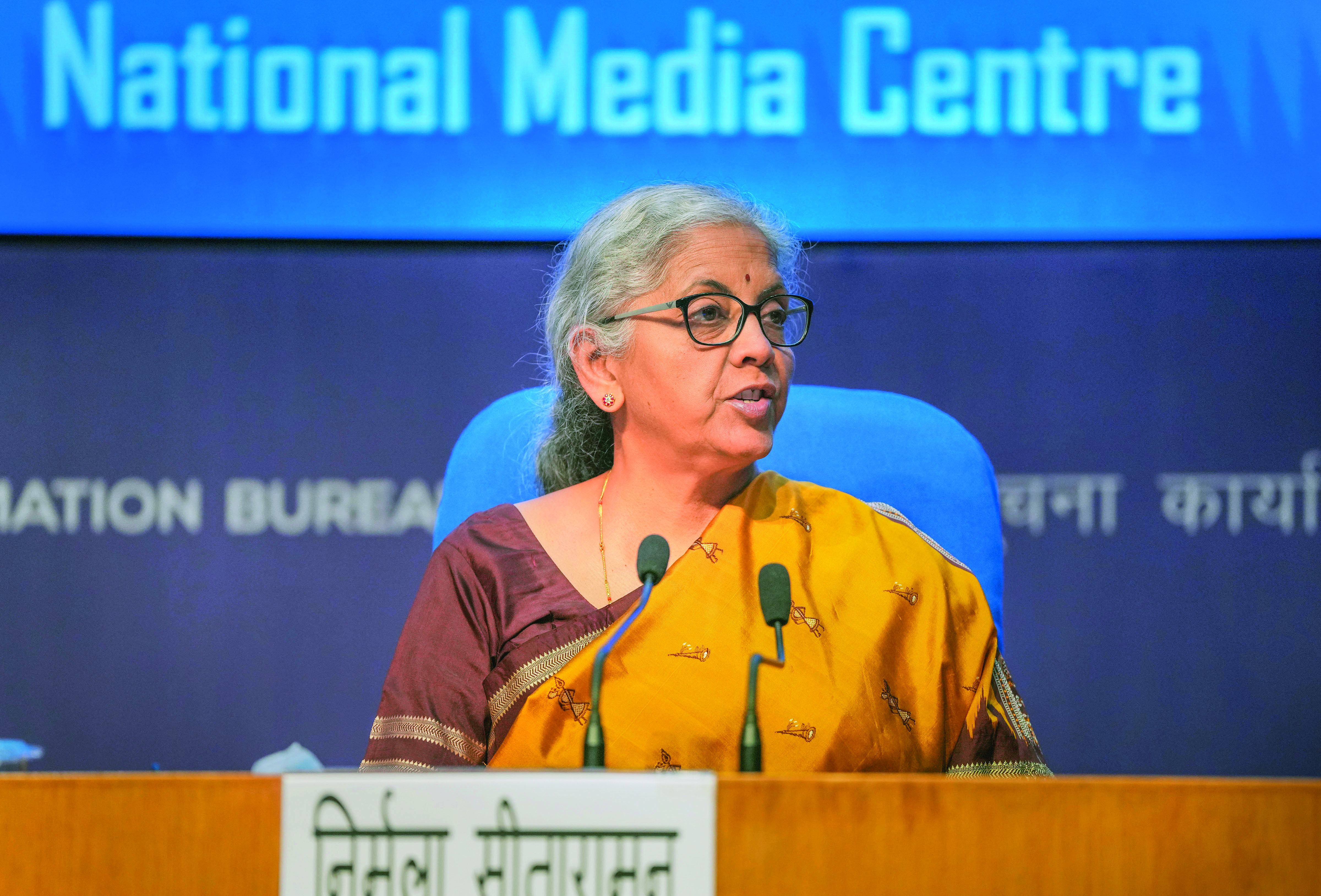 Note in circulation grew 8% annually to `32 lakh cr: FM Note in circulation grew 8% annually to `32 lakh cr: FM