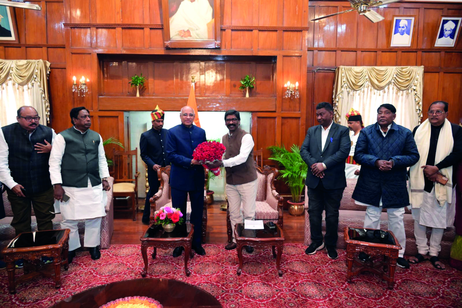 Soren-led delegation meets Jharkhand Guv Ramesh Bais Soren-led delegation meets Jharkhand Guv Ramesh Bais