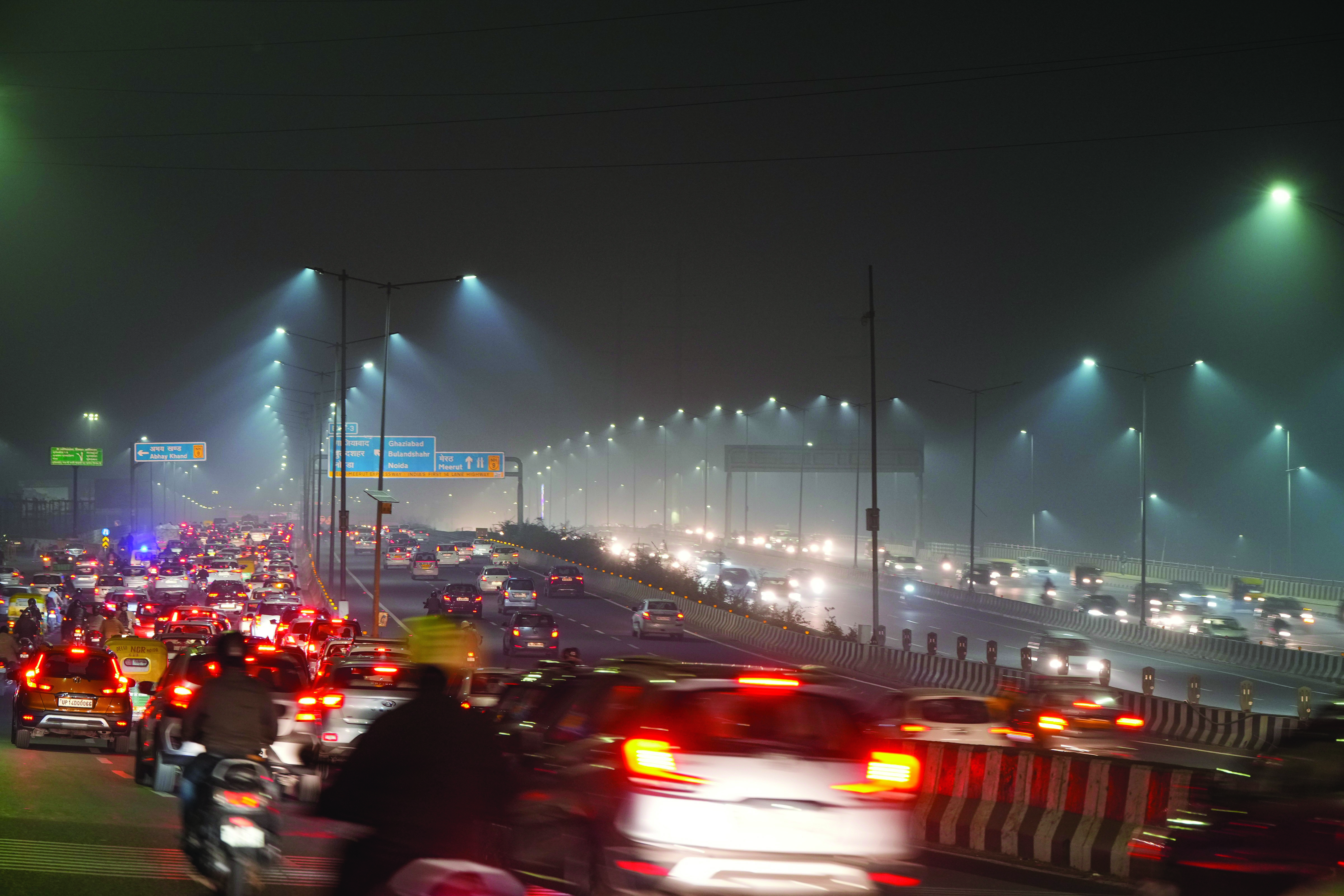 At 5.3 deg C, Delhi records seasons coldest morning At 5.3 deg C, Delhi records seasons coldest morning