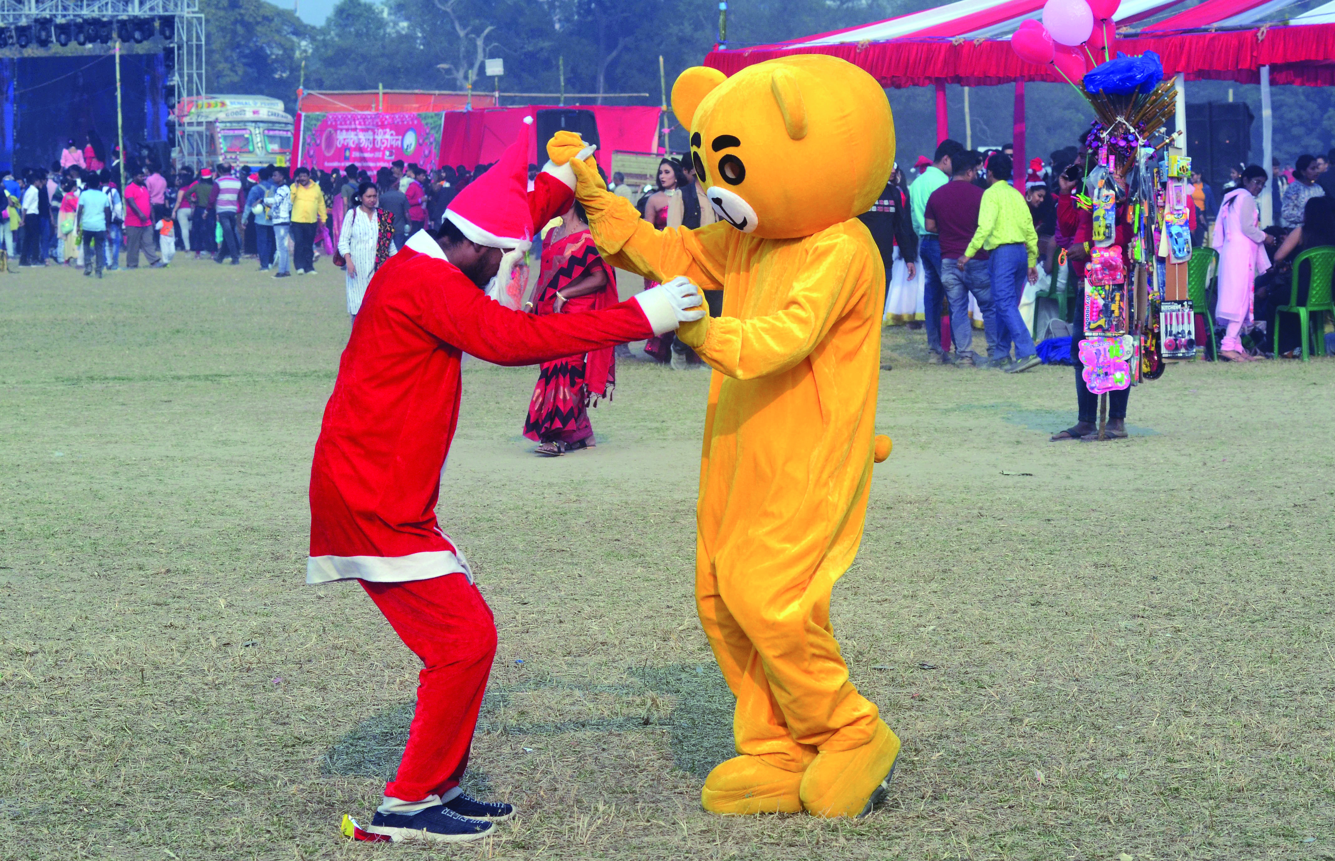 Church visits, outings, food make for Christmas merry in Kolkata Church visits, outings, food make for Christmas merry in Kolkata