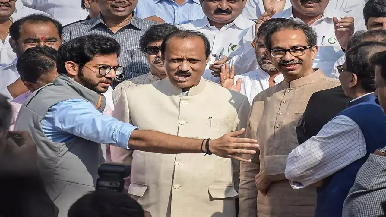 Maharashtra Legislature Passes Resolution To Legally Pursue Inclusion Of 865 Marathi-Speaking Karnataka Villages Into State Maharashtra Legislature Passes Resolution To Legally Pursue Inclusion Of 865 Marathi-Speaking Karnataka Villages Into State