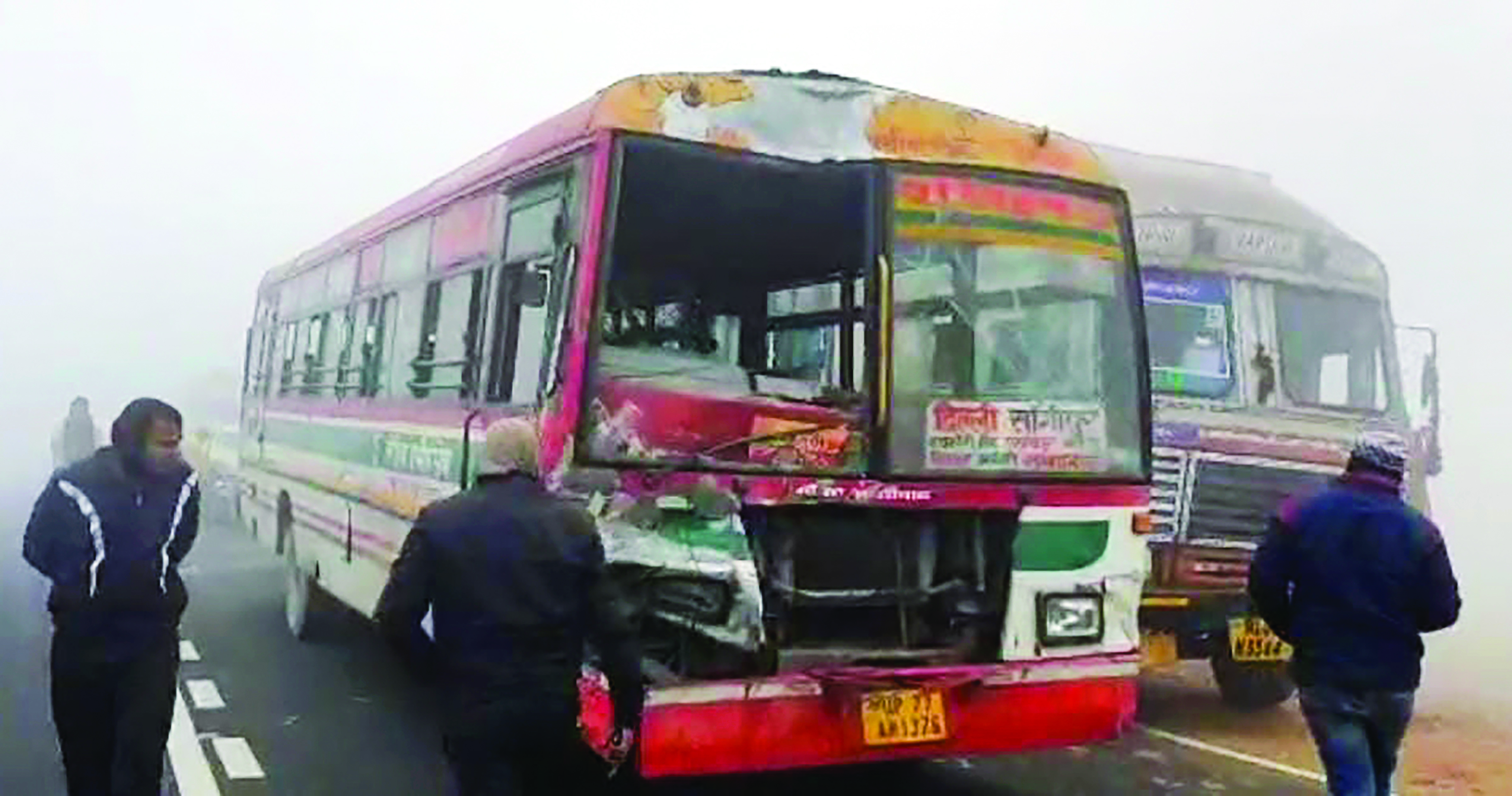 1.53 Lakh People Died In 4.12 Lakh Road Accidents In 2021: Report 1.53 Lakh People Died In 4.12 Lakh Road Accidents In 2021: Report