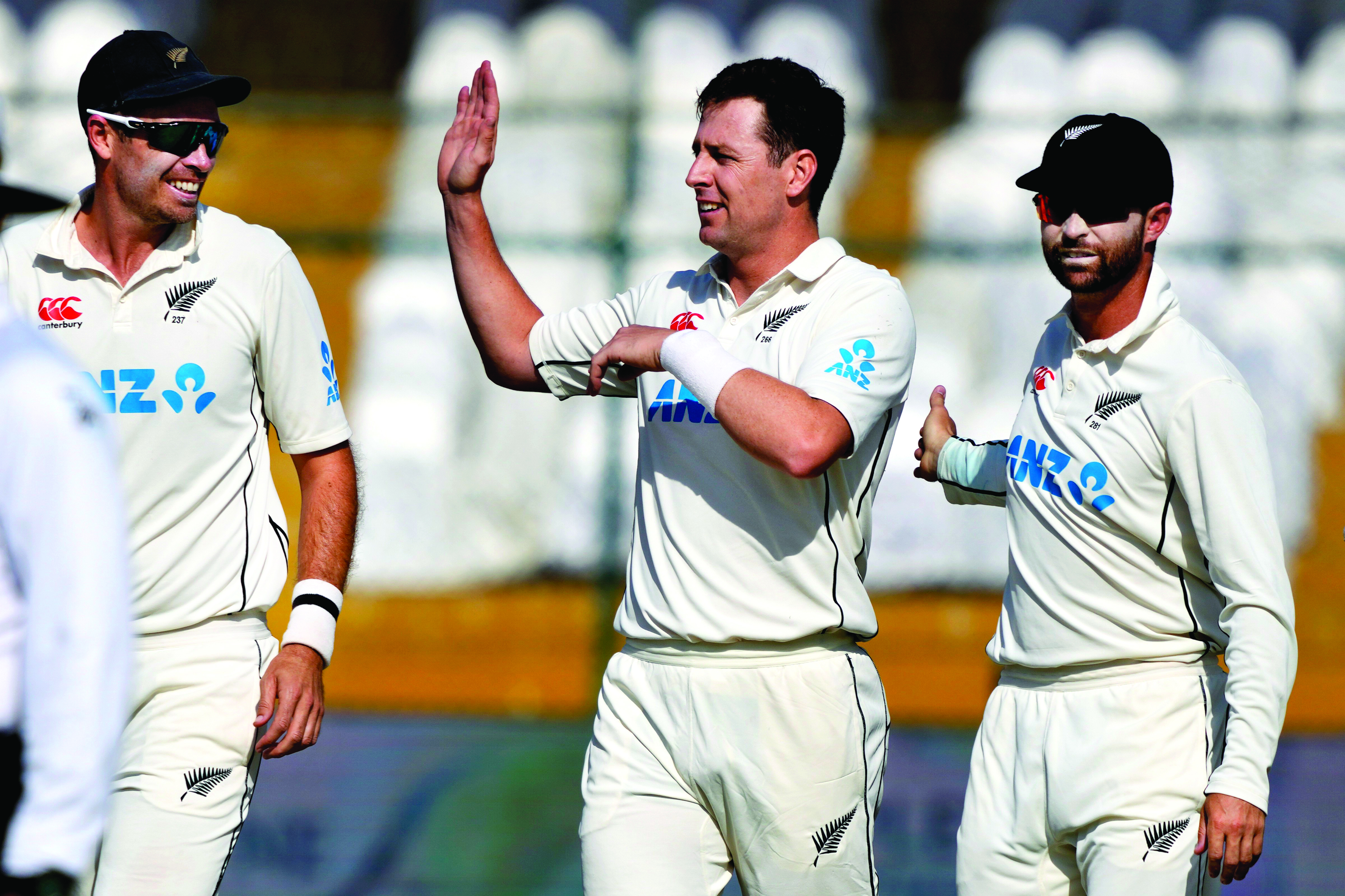 Nervy Pak trails by 295 in 2nd Test against NZ Nervy Pak trails by 295 in 2nd Test against NZ