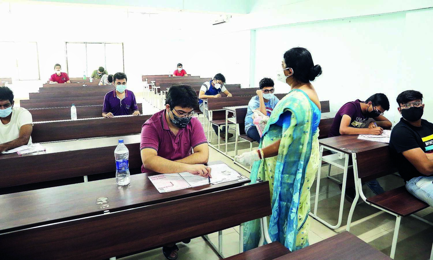 Lower Div Clerk in 30 state depts: Over 7K to be hired in 3 months