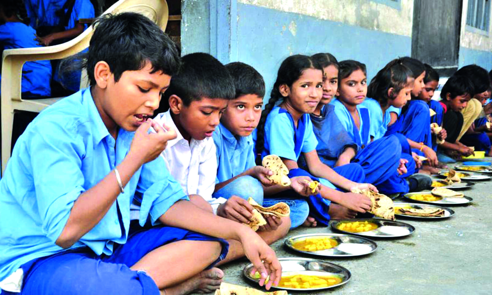 Bengal to also serve chicken, fruits in mid-day meals for next four months at an additional cost of Rs 371 crore