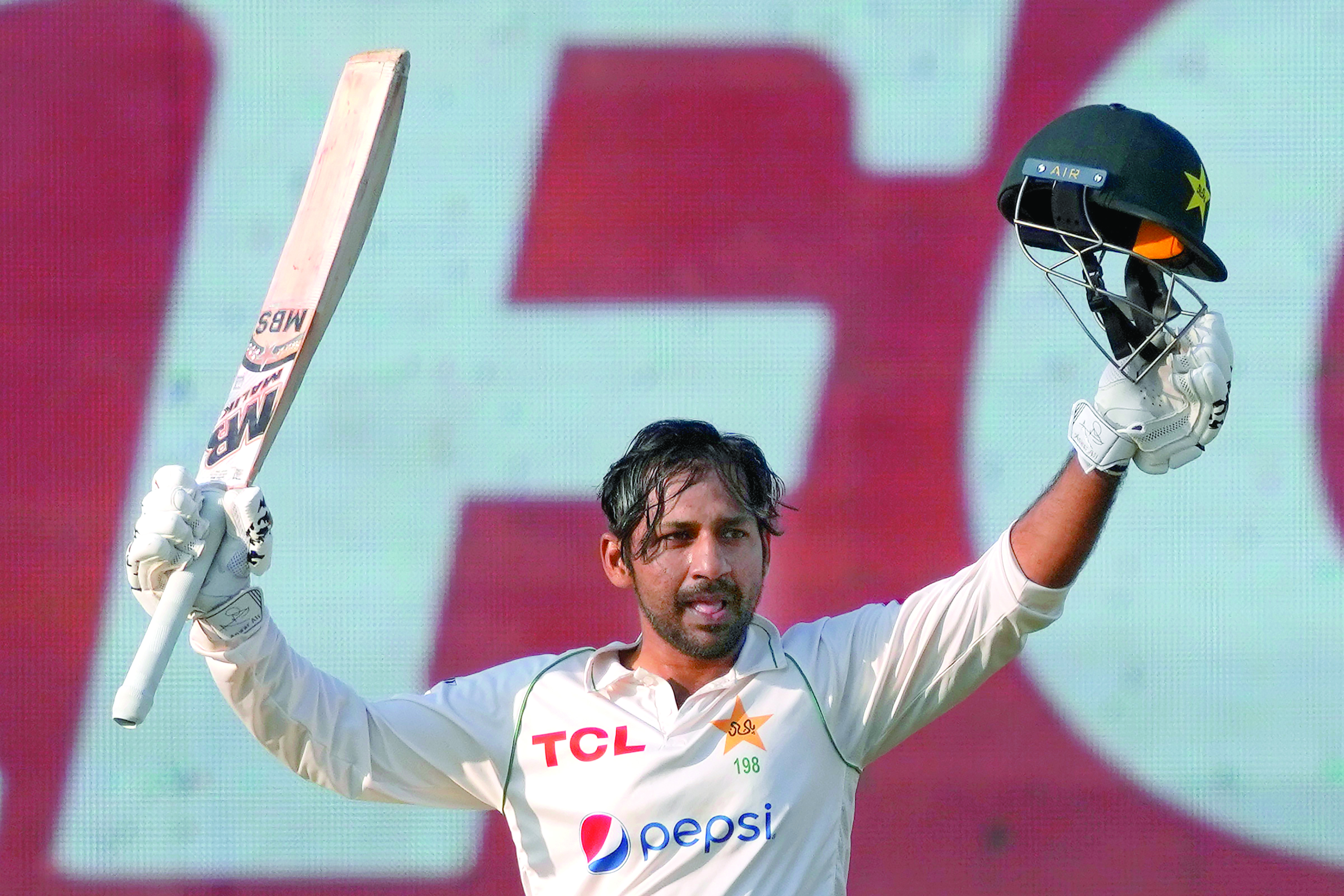 Sarfaraz leads Pak to thrilling draw with NZ