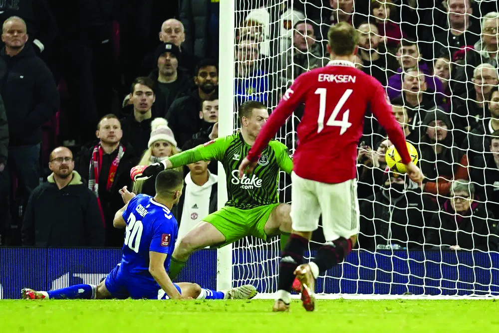 FA Cup: Manchester United beat Everton 3-1