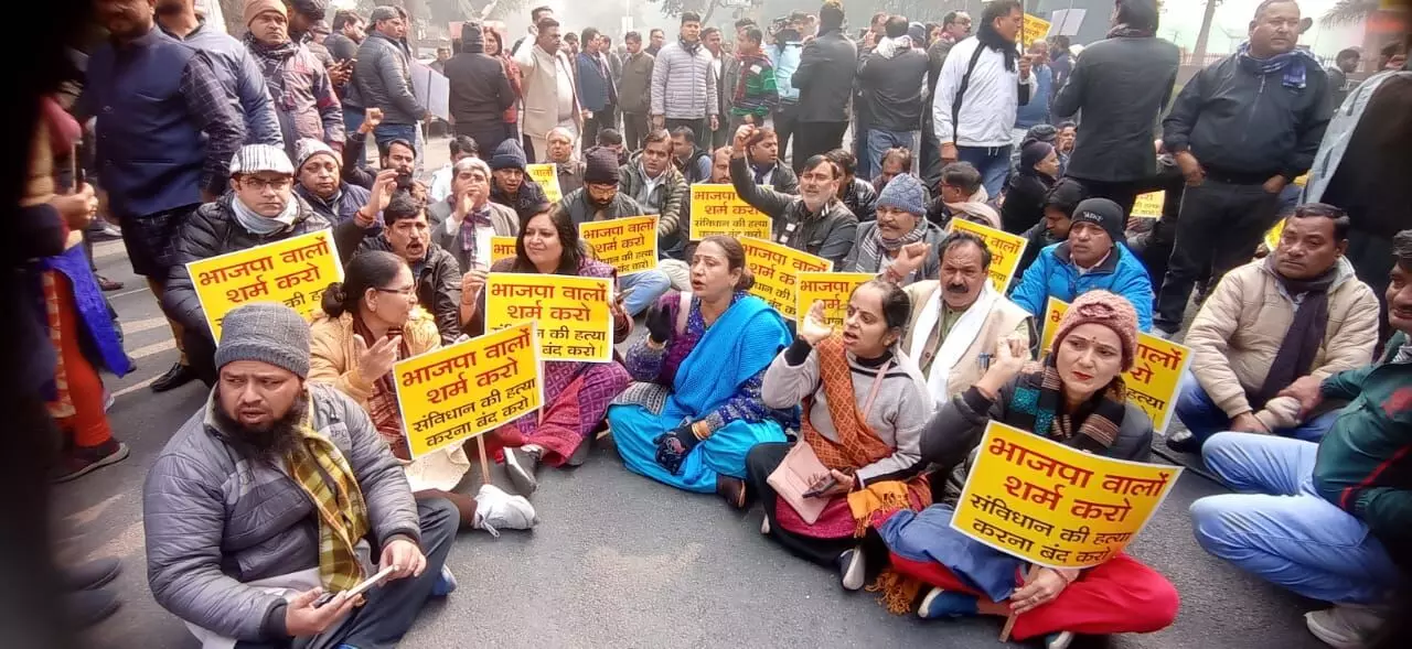 MCD House ruckus: AAP protests outside BJP headquarters