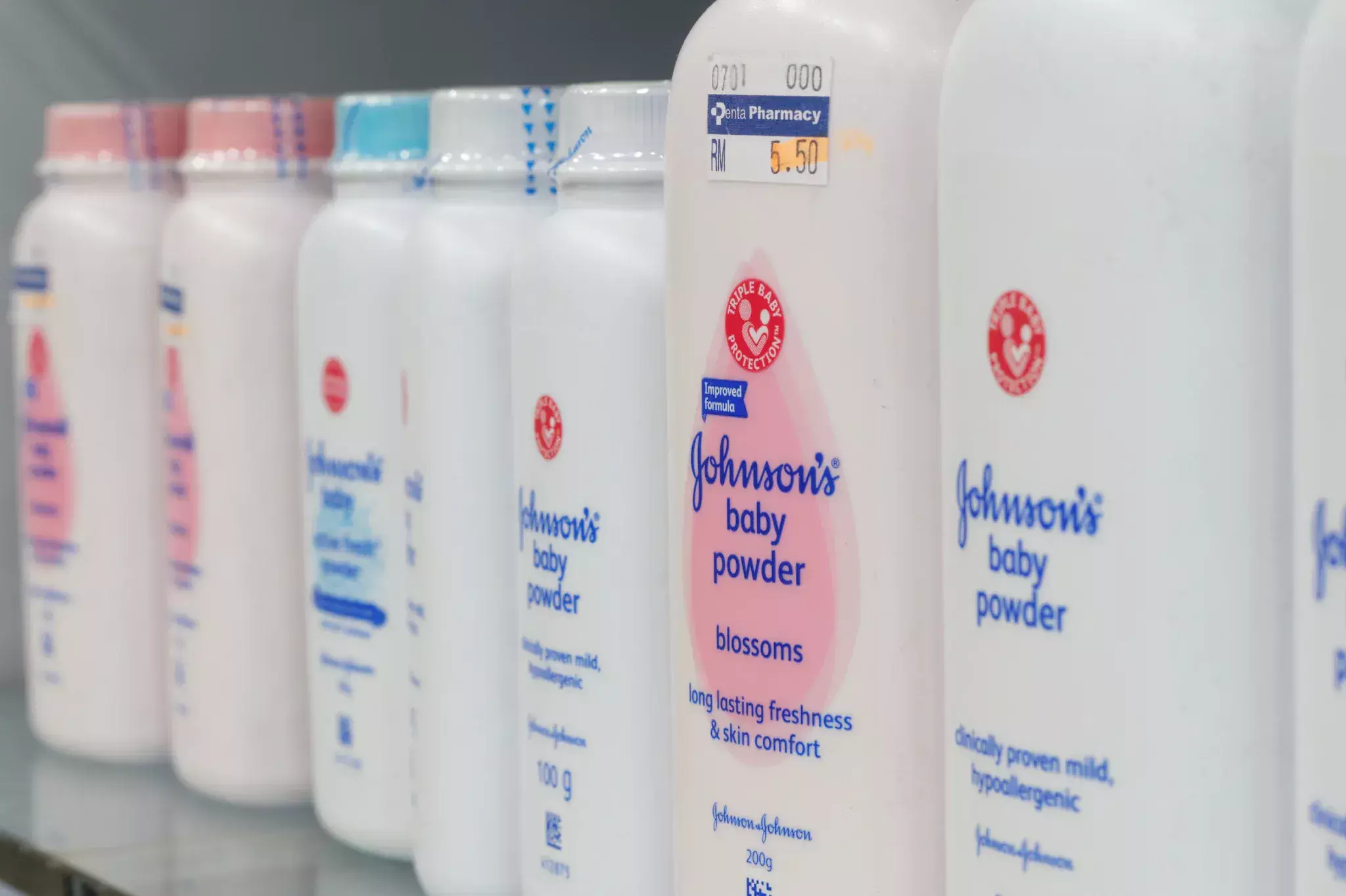 Bombay High Court allows Johnson & Johnson to manufacture and sell baby powder; quashes Maharashtra govt order revoking its license Bombay High Court allows Johnson & Johnson to manufacture and sell baby powder; quashes Maharashtra govt order revoking its license