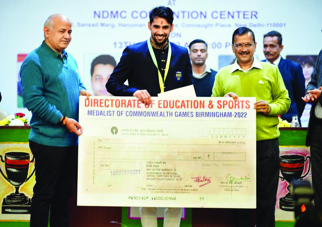CM felicitates 7 CWG medalists