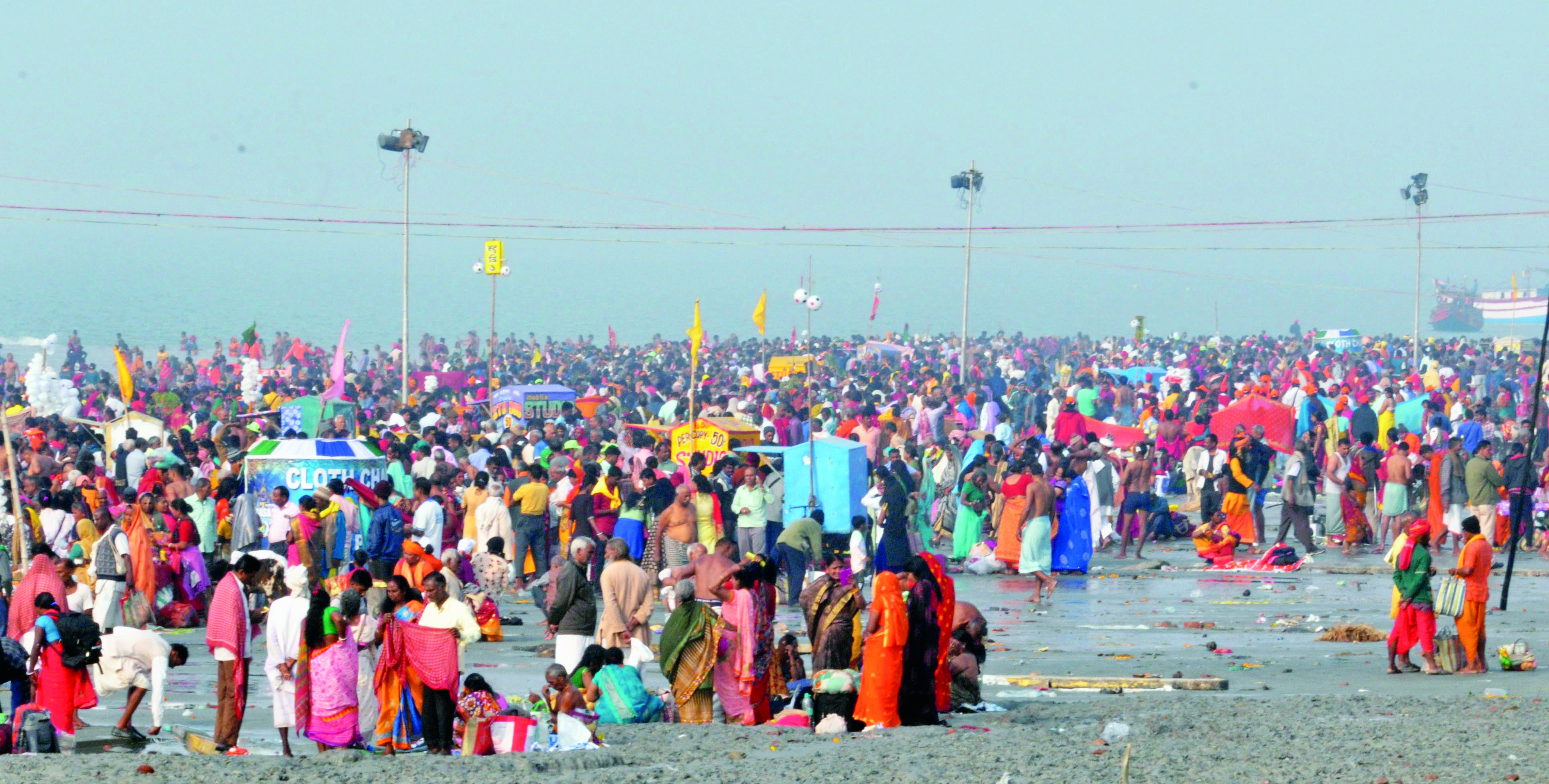 Makar Sankranti: Lakhs reach Gangasagar to take the holy dip Makar Sankranti: Lakhs reach Gangasagar to take the holy dip