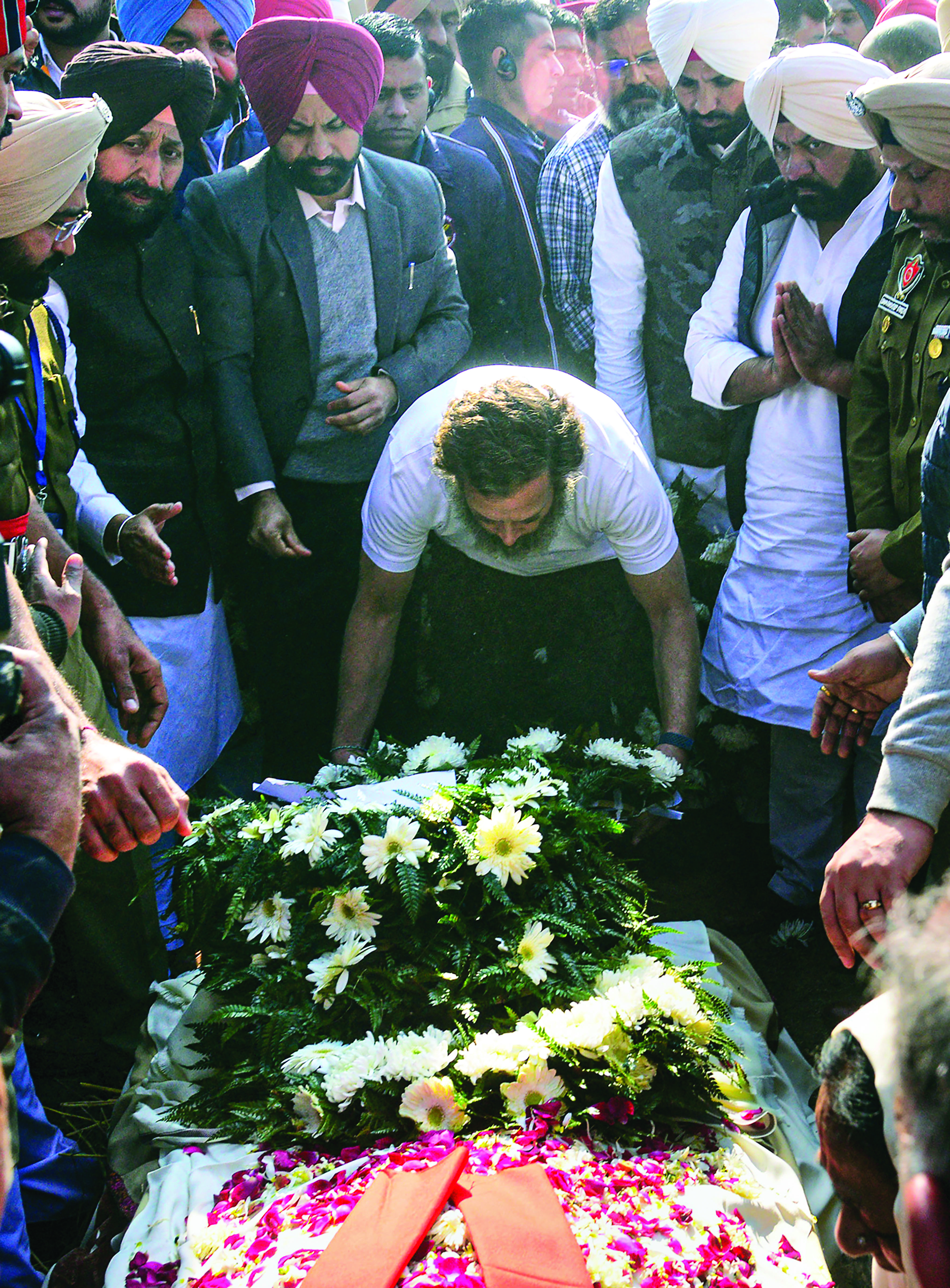 Congress MP Santokh Singh Chaudhary cremated in Jalandhar