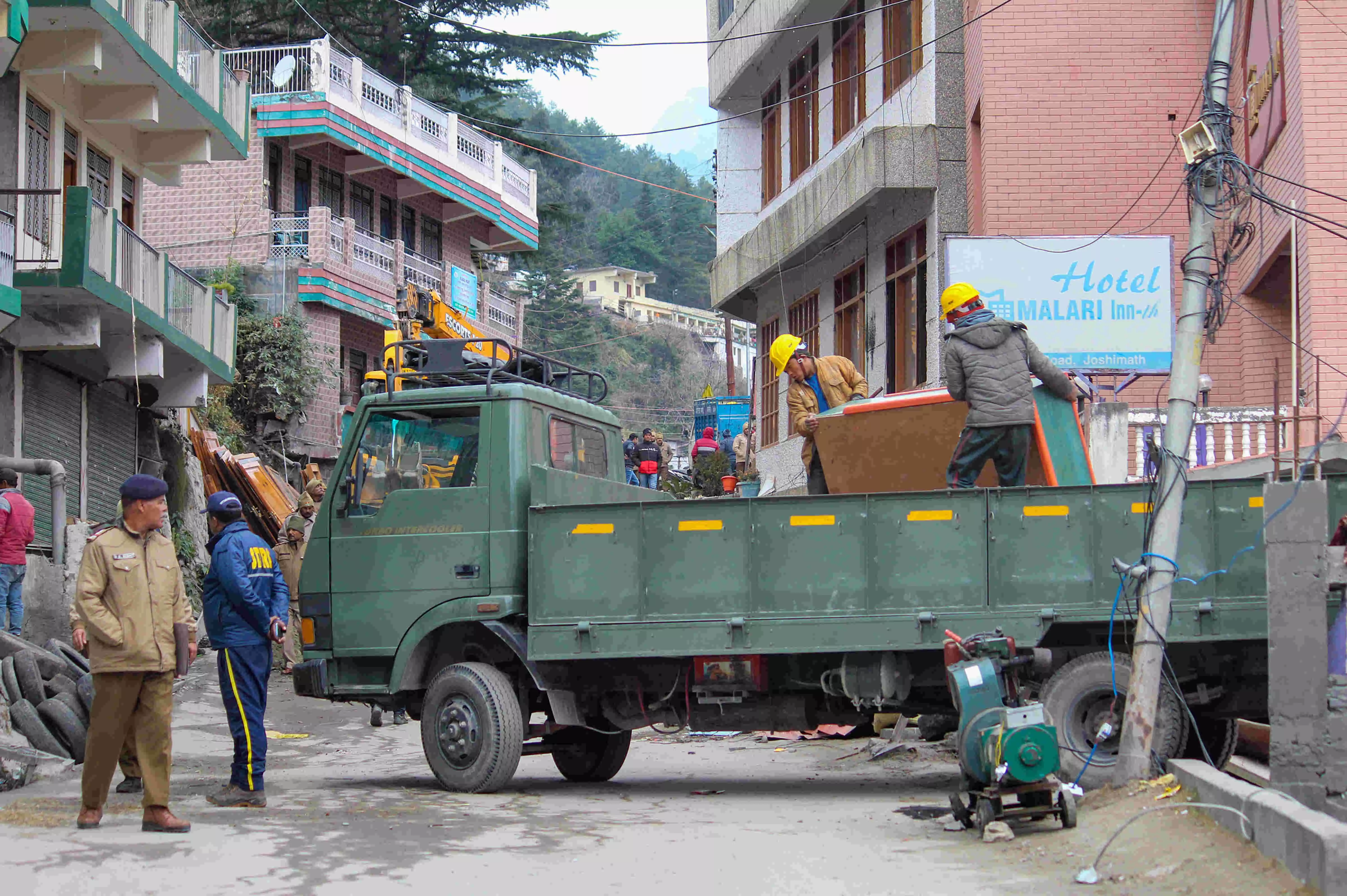 Badrinath head priest urges authorities to halt works affecting Joshimath, Himalayan region