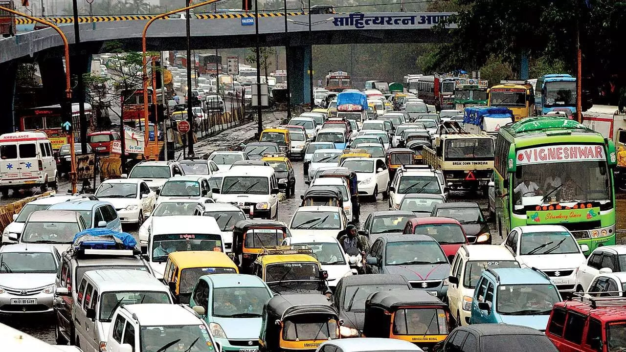 Traffic jams in Lutyens Delhi: Office goers, commuters face hassles