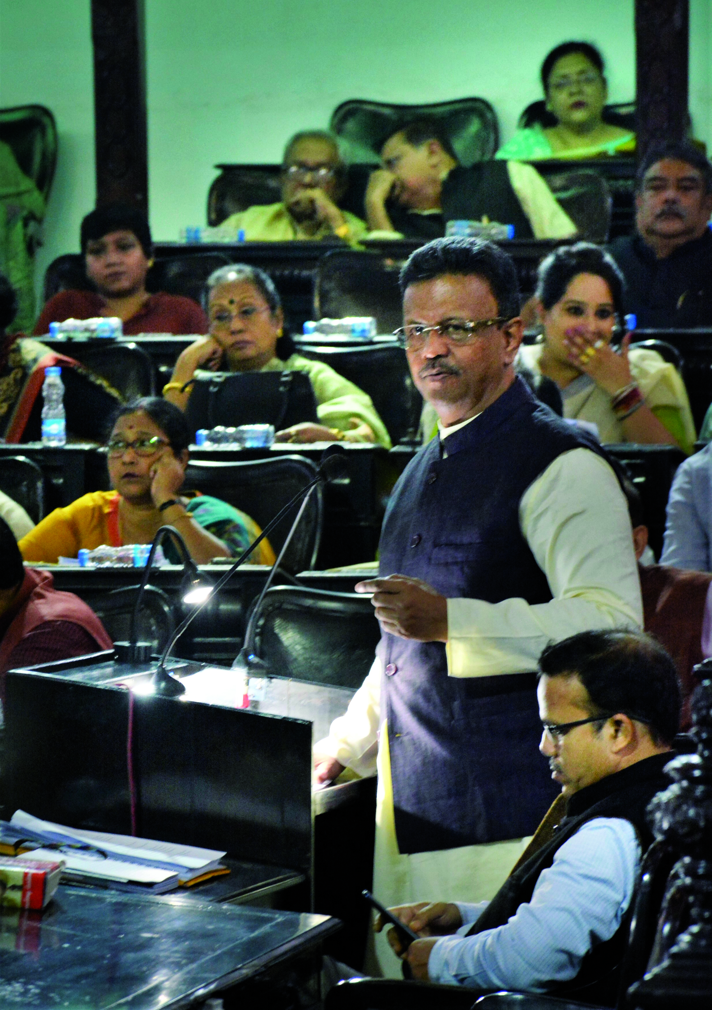 Hakim assures demolition of illegal construction on ‘usurped KMDA lands’