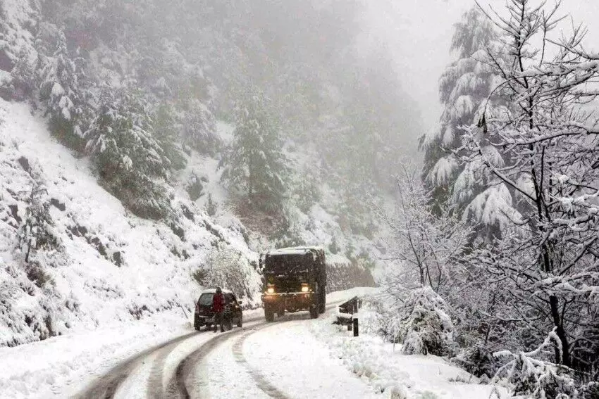 Snowfall, rain in hills, minimum temp rises in plains Snowfall, rain in hills, minimum temp rises in plains