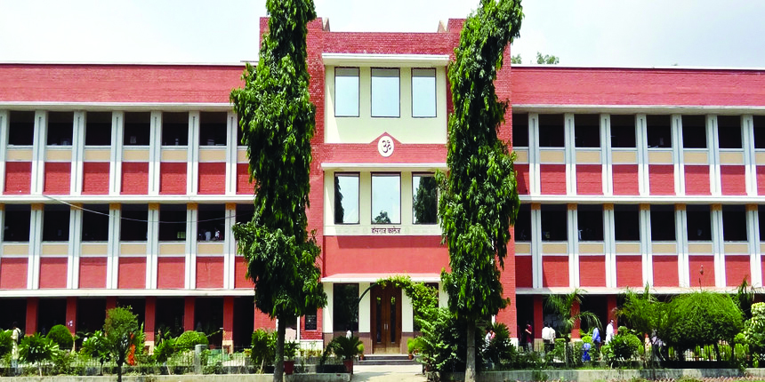 Students detained for protesting against ‘ban’   on non-veg food at Hansraj College, says SFI