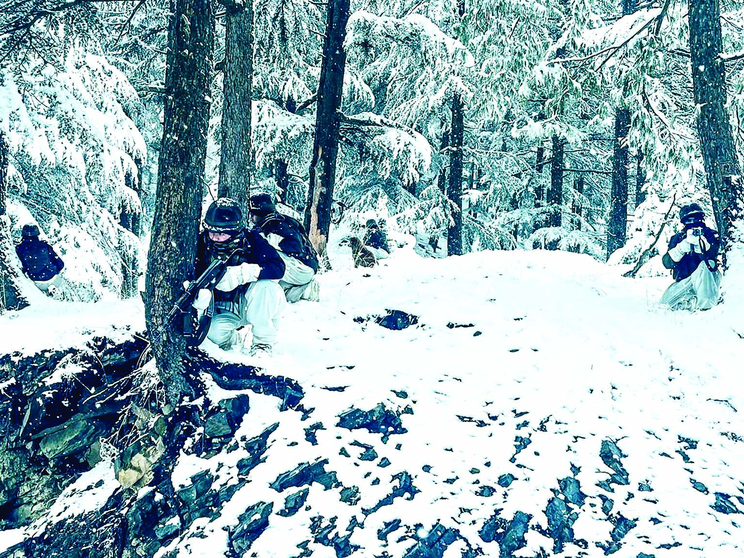 Parts of Kashmir receive fresh light snowfall; Srinagar-Jammu NH closed