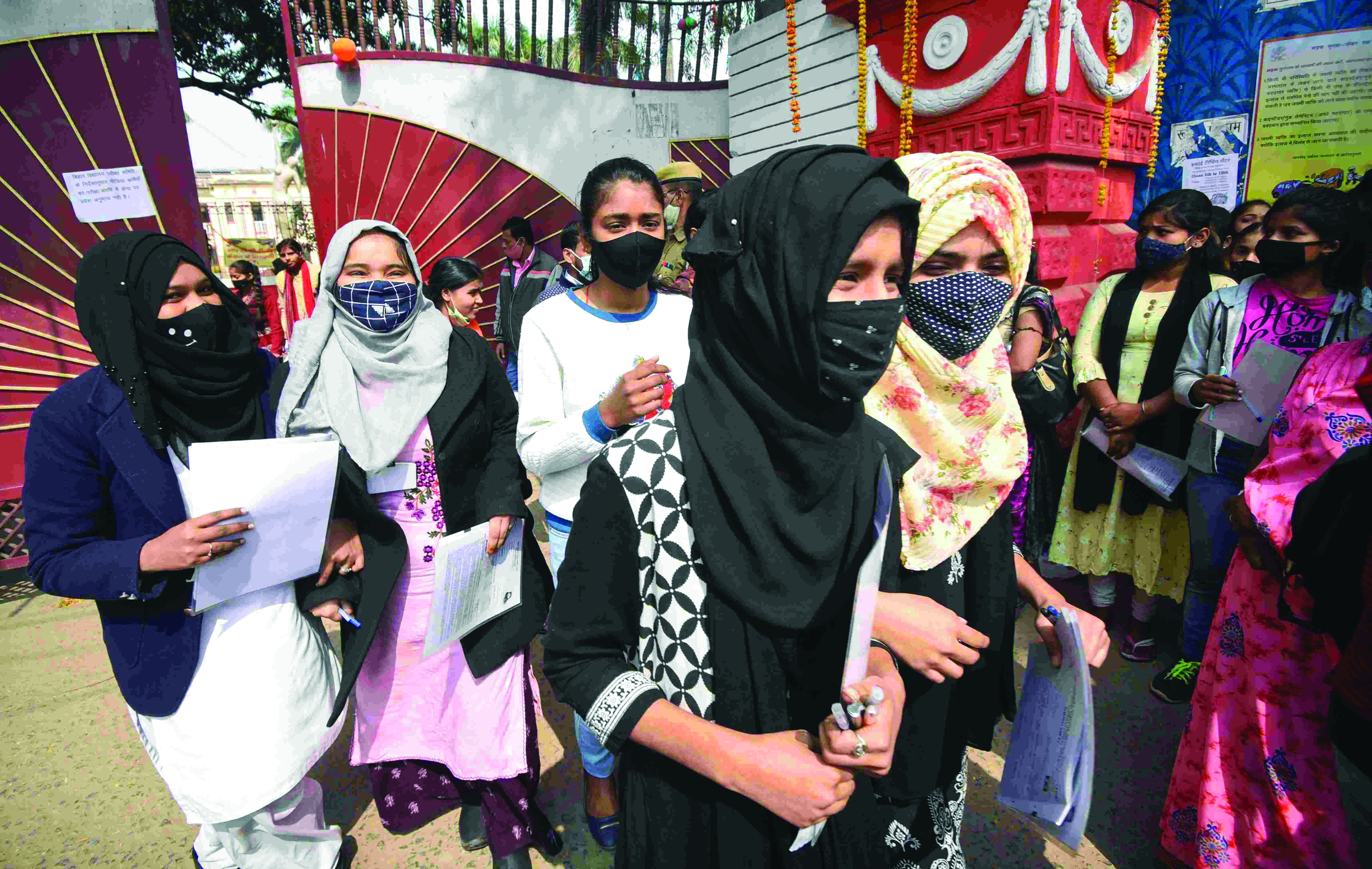 SC to consider setting up 3-judge bench to hear K’taka Hijab ban row SC to consider setting up 3-judge bench to hear K’taka Hijab ban row