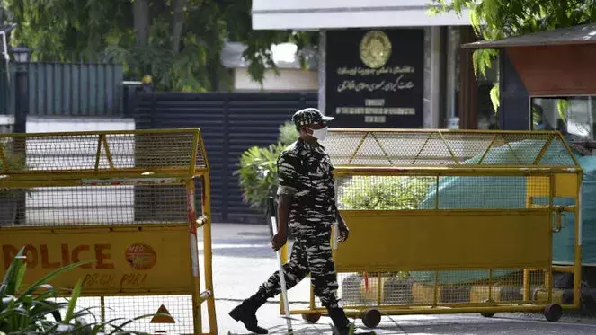 Heavy deployment of security personnel at MCD House for mayoral poll Heavy deployment of security personnel at MCD House for mayoral poll