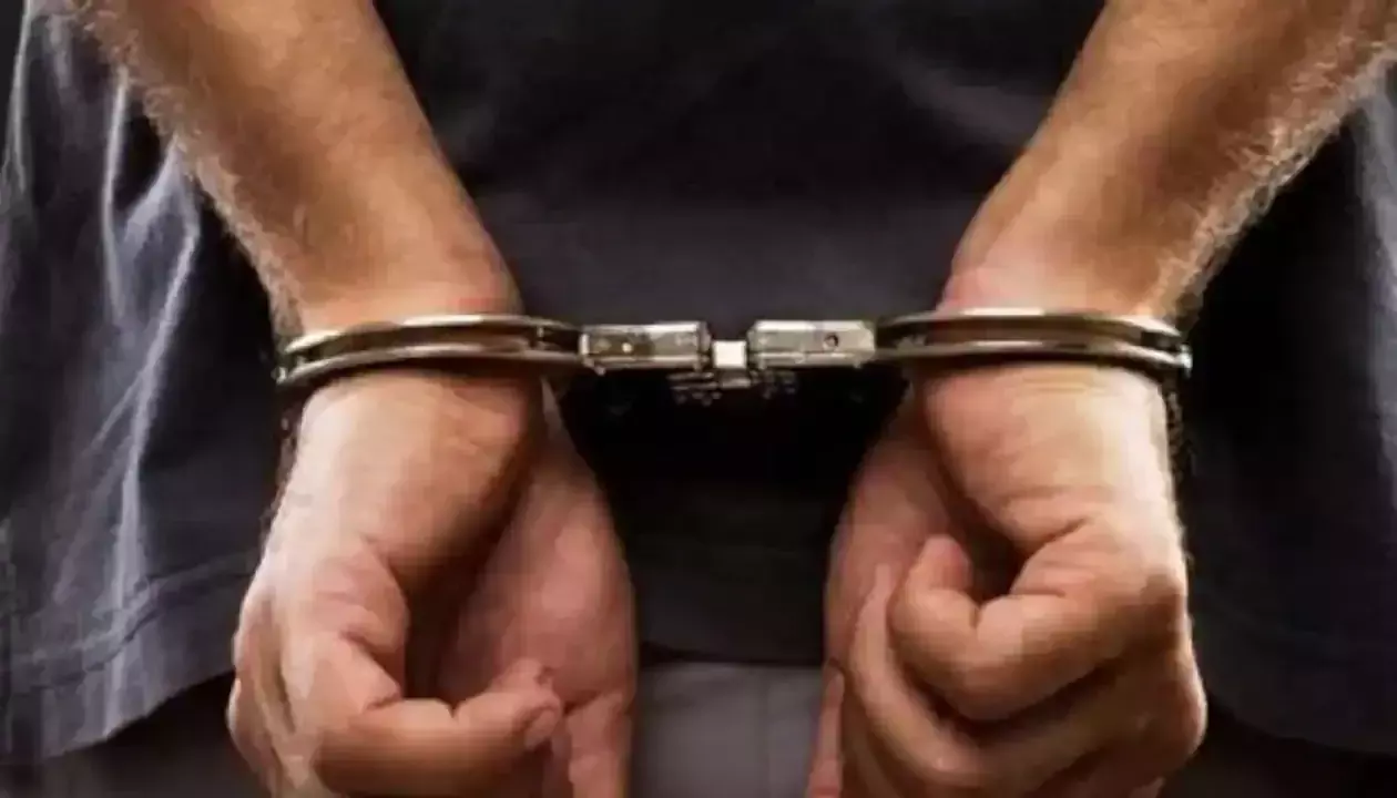 Delhi: 4 arrested for beating up sales executive, attempting to kidnap him Delhi: 4 arrested for beating up sales executive, attempting to kidnap him
