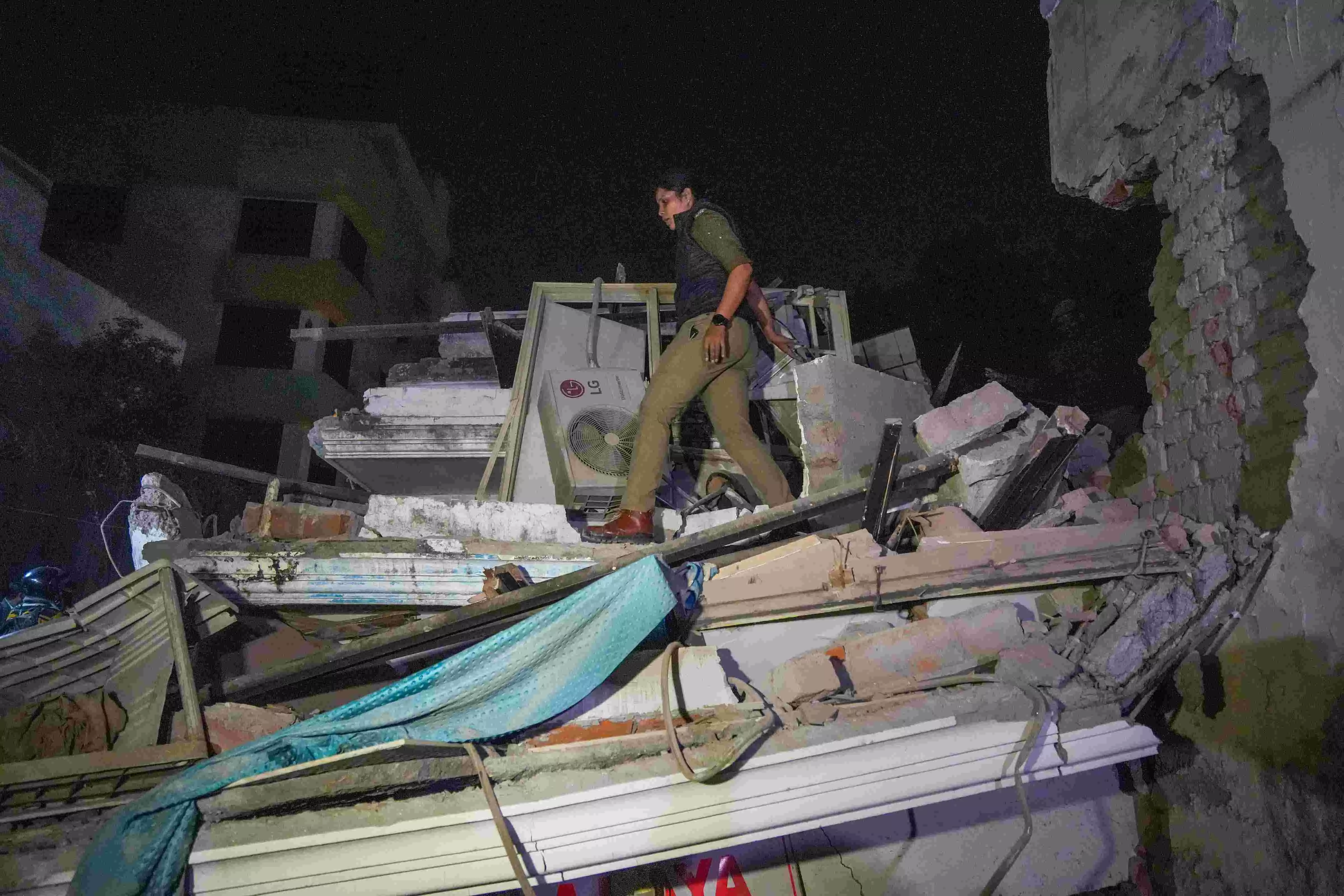 3 dead as multi-storey residential building collapses in Lucknow 3 dead as multi-storey residential building collapses in Lucknow