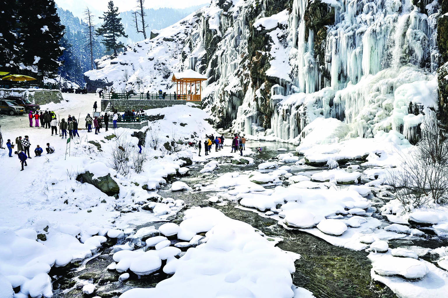 Minimum temperature remains below freezing point at many places across Kashmir Minimum temperature remains below freezing point at many places across Kashmir