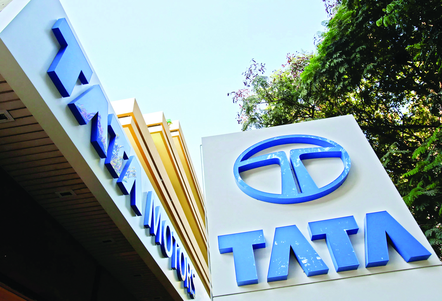 Tata Motors reports Q3 net profit of `3,043 cr