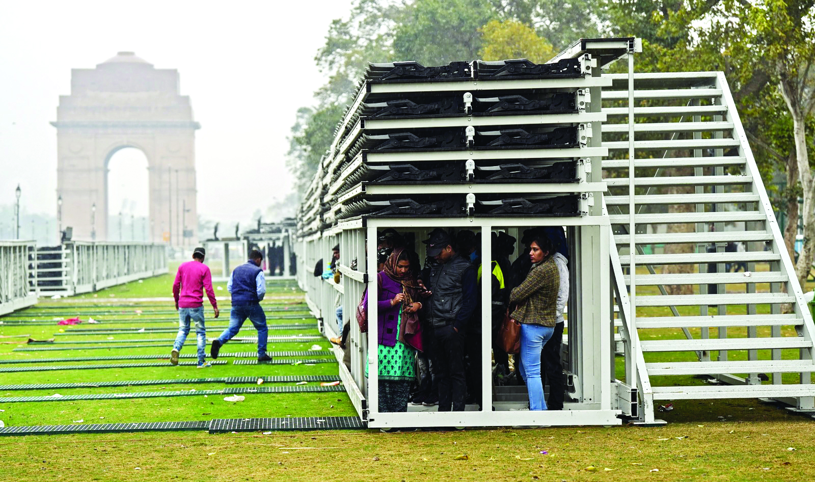 Delhi receives light   showers, minimum   temp at 6.4 deg C