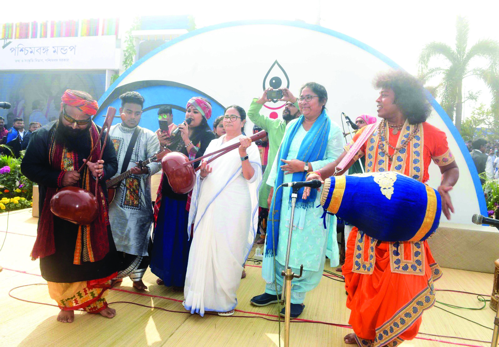 6 books of CM launched