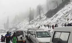Fresh snow disrupts daily life in parts of Himachal Pradesh Fresh snow disrupts daily life in parts of Himachal Pradesh