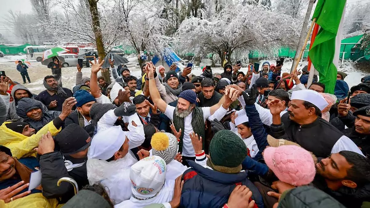 Amid snowfall, Congress holds rally to mark culmination of Bharat Jodo Yatra in Jammu & Kashmir
