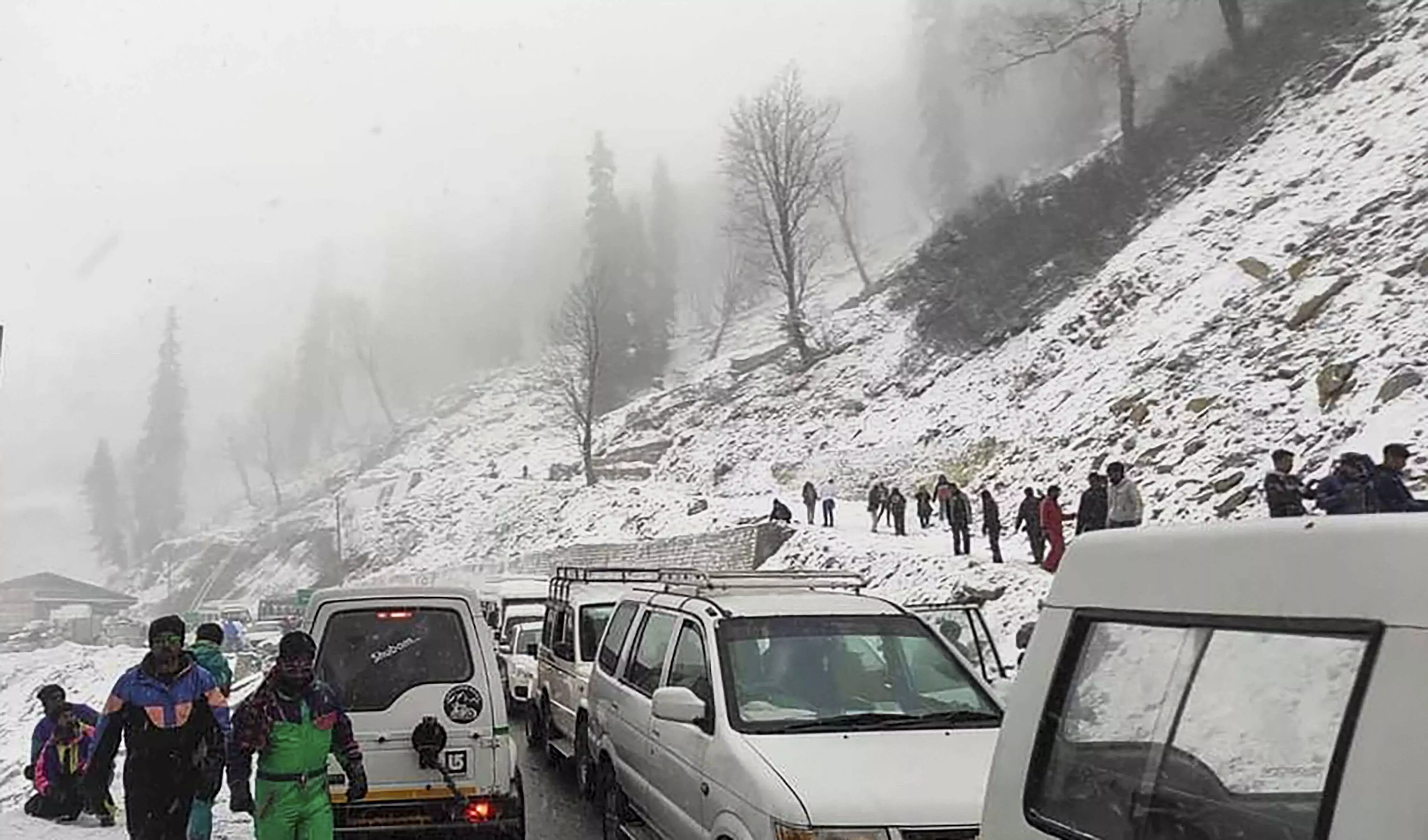 Fresh snow disrupts daily life in parts of  Himachal Pradesh