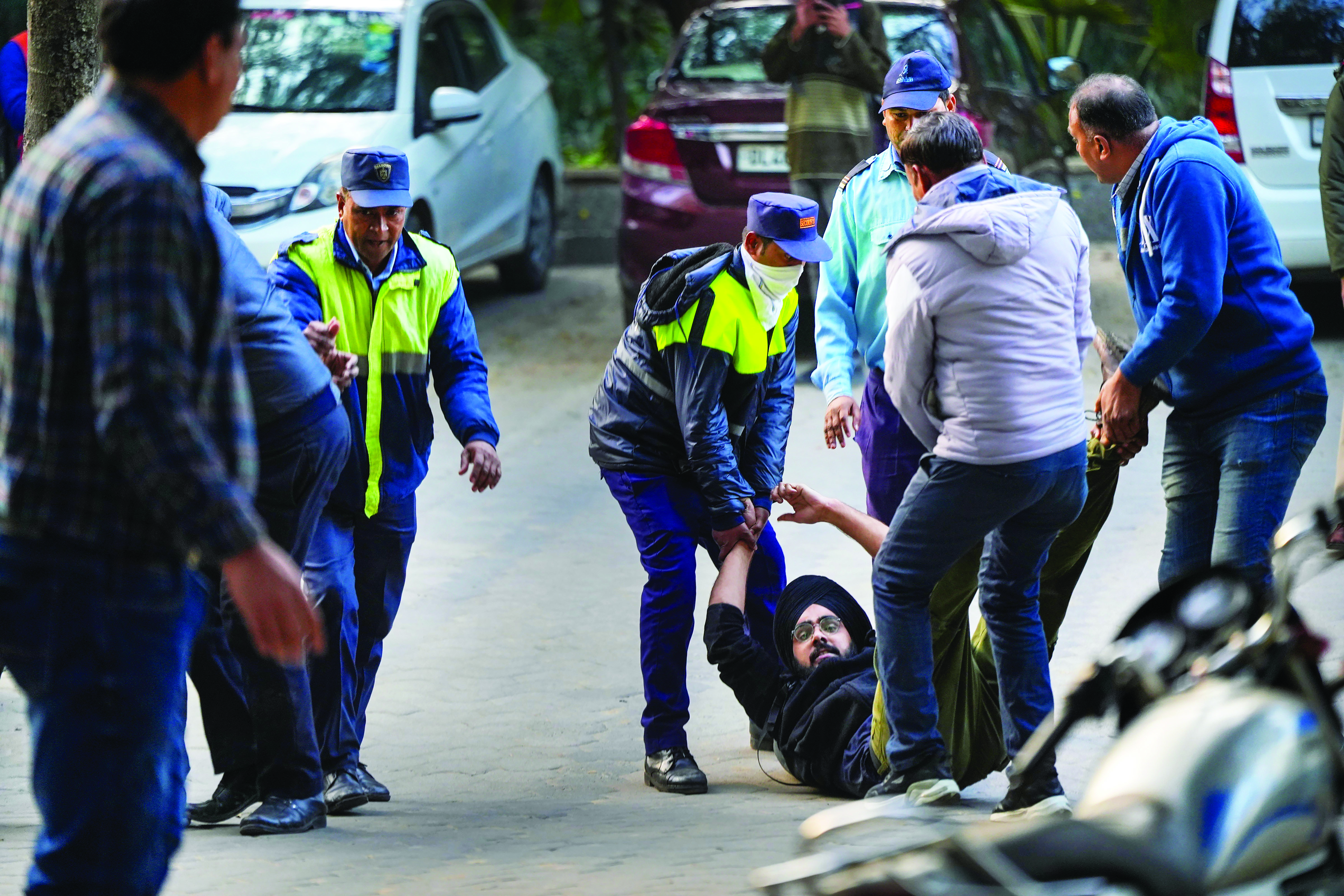 DU ruckus over screening of BBC   docu: Probe panel submits report