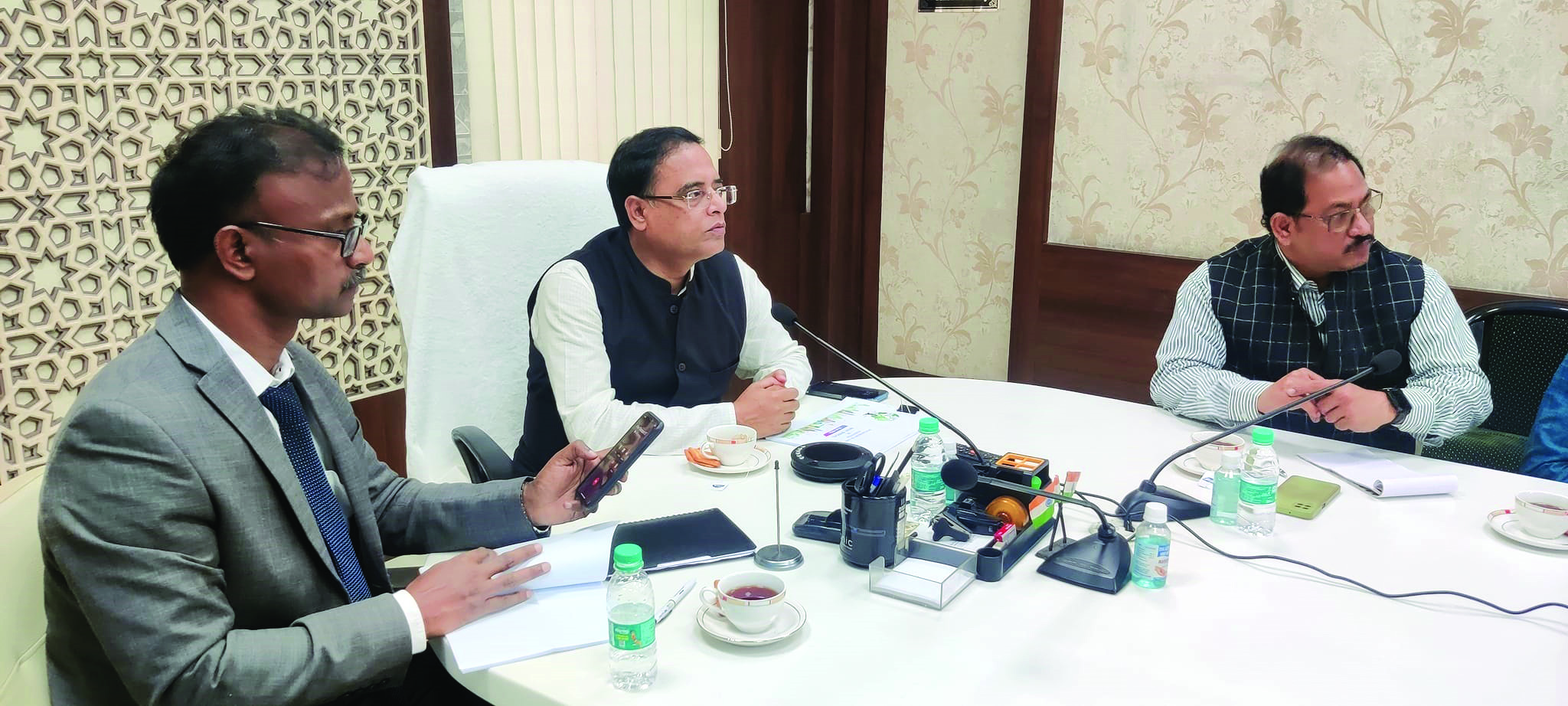 Green plans: Minister urges gas companies to increase CNG charging stations in Bengal