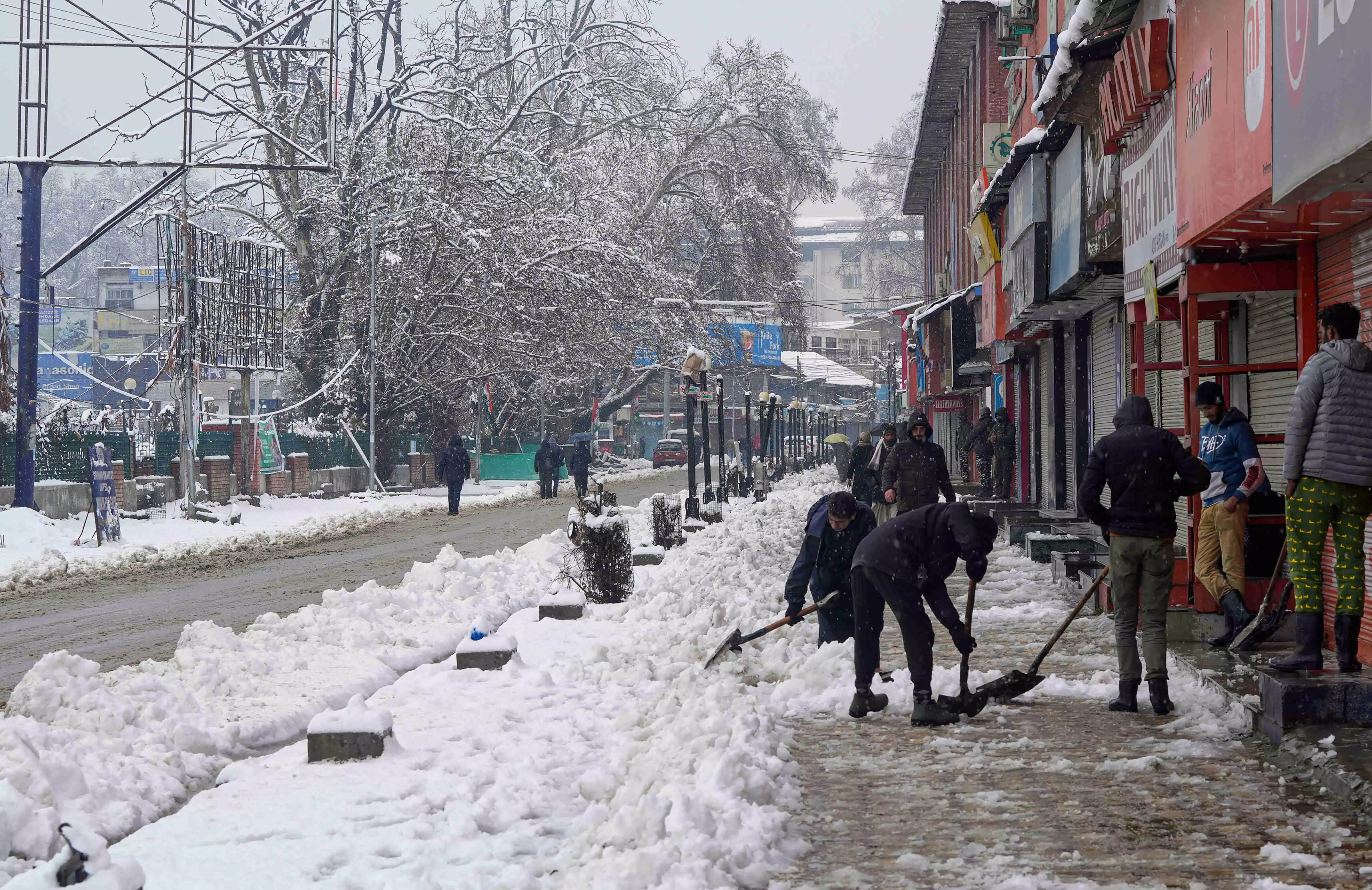 Himachal Pradesh: 3 national highways among 479 roads blocked due to recent snowfall in higher reaches, tribal areas