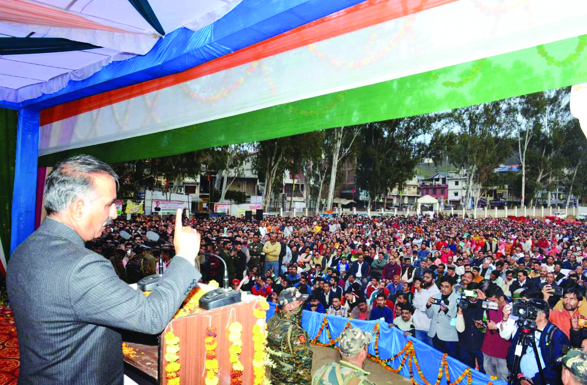 Sukhu gets emotional welcome at his home on first visit after becoming CM