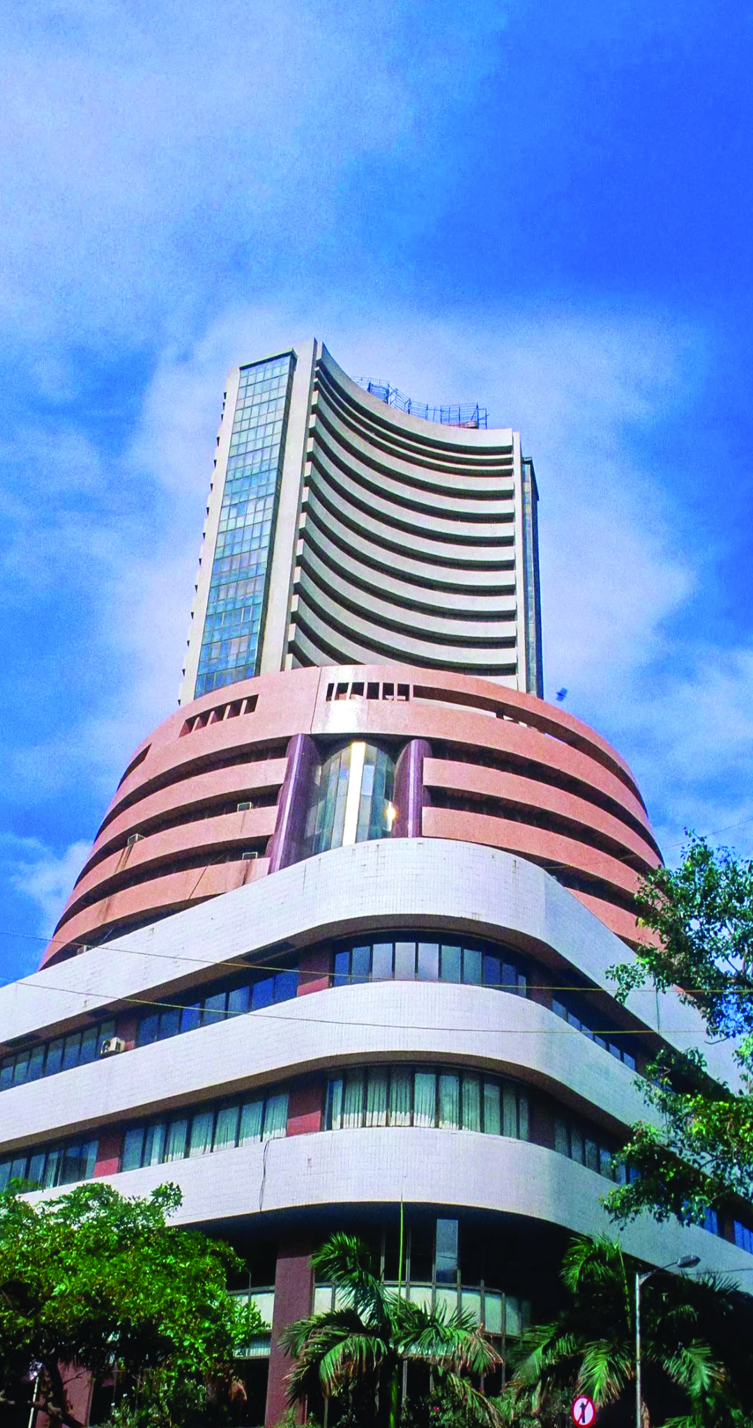 ‘RBI interest rate decision, December qtr earnings to drive market trends this week’ ‘RBI interest rate decision, December qtr earnings to drive market trends this week’