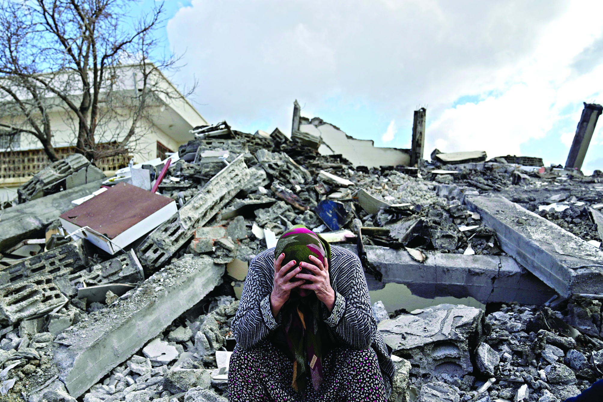 World powers rush to offer Turkey, Syria aid over quake