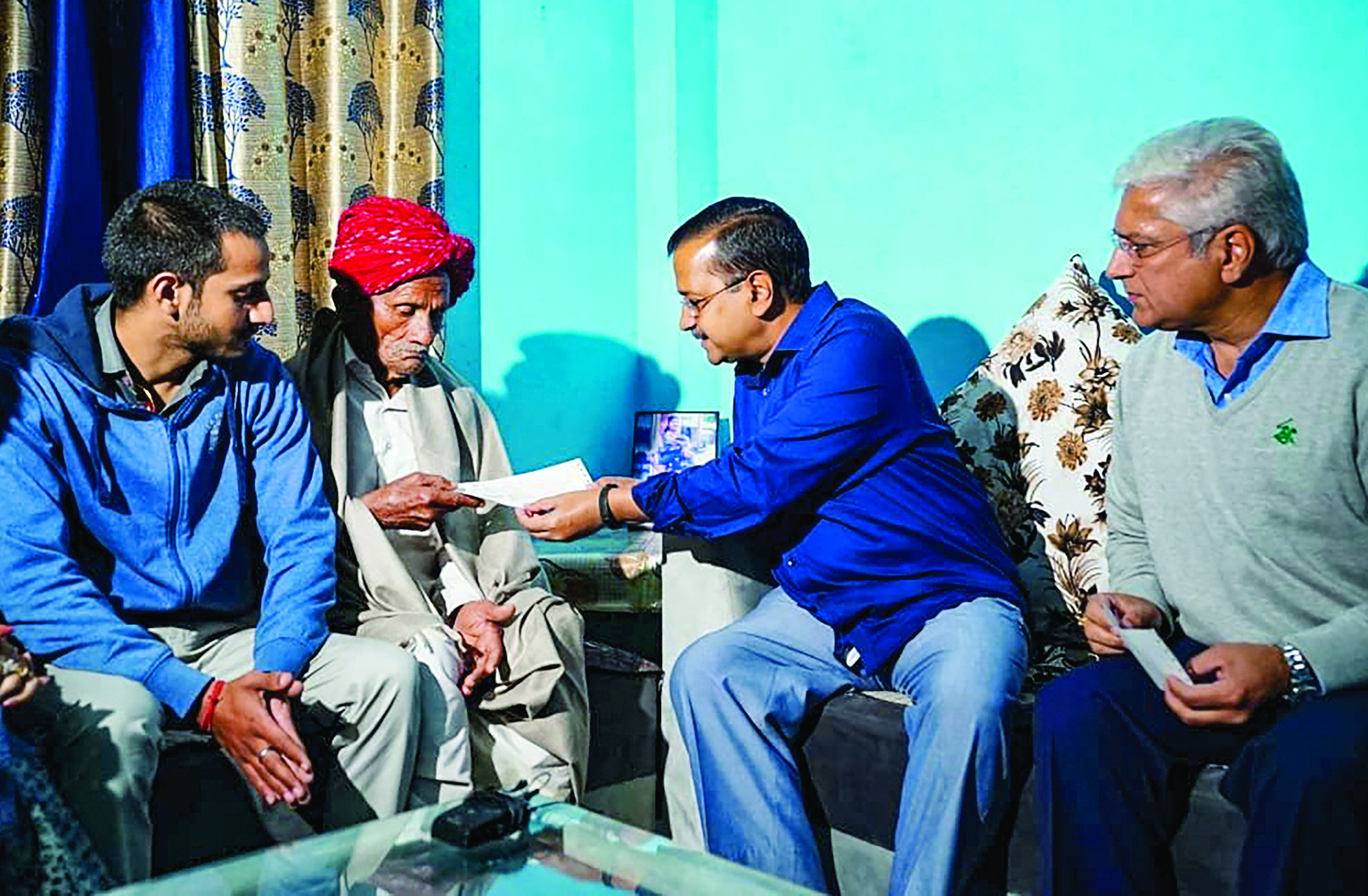 CM hands over Rs 1 cr cheque to family of ASI CM hands over Rs 1 cr cheque to family of ASI