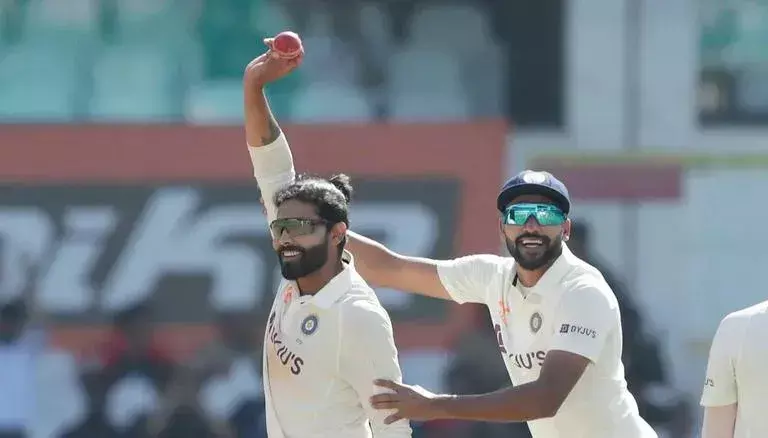 Ravinder Jadeja troubles Australia with fifer, Rohit hits attacking half-century