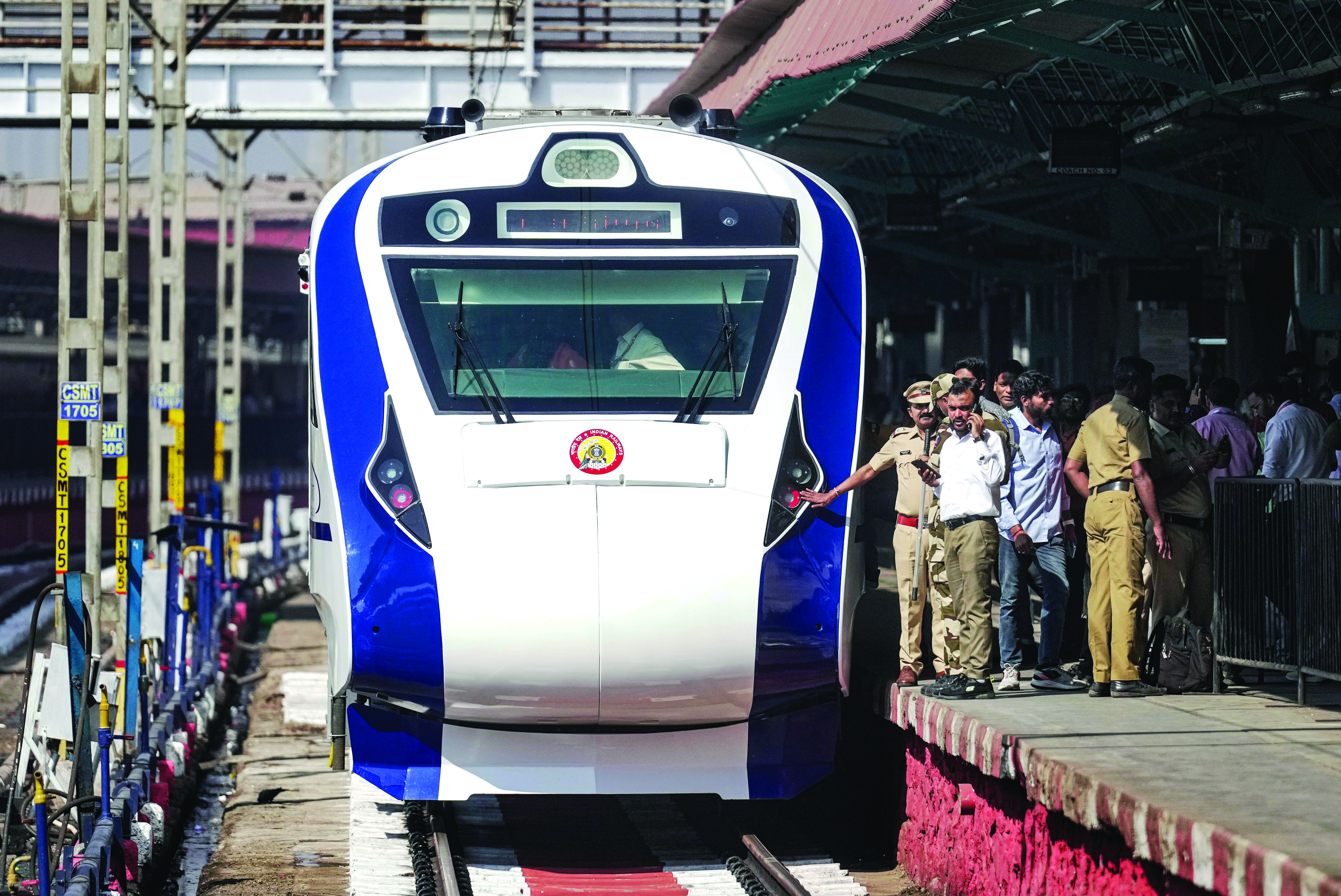 Vande Bharat flagged off from Mumbai to Shirdi and Solapur Vande Bharat flagged off from Mumbai to Shirdi and Solapur