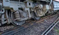 Telangana: Six coaches of Godavari Express derail, no one injured Telangana: Six coaches of Godavari Express derail, no one injured