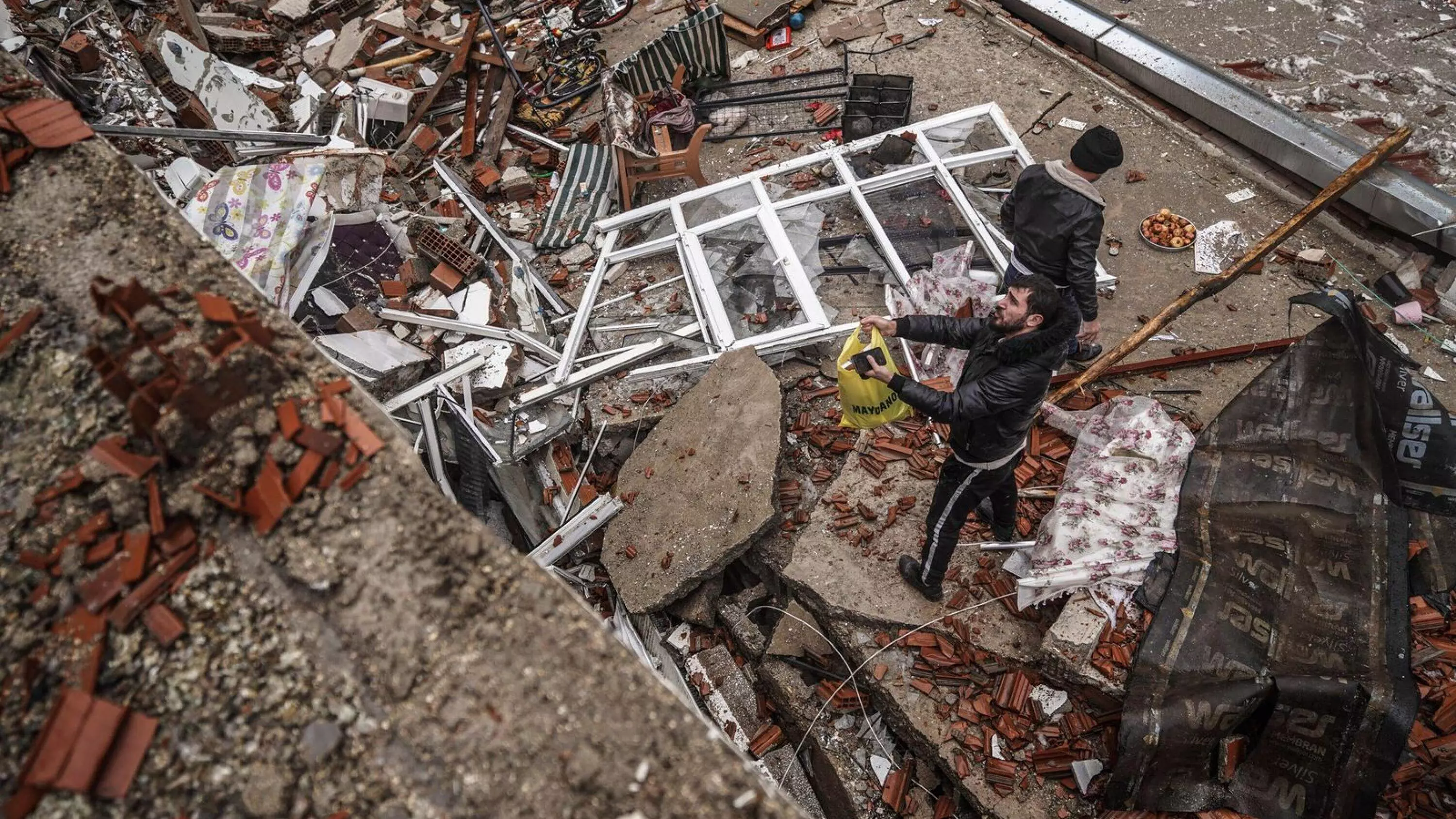 Turkey quake survivors keep looking for kins