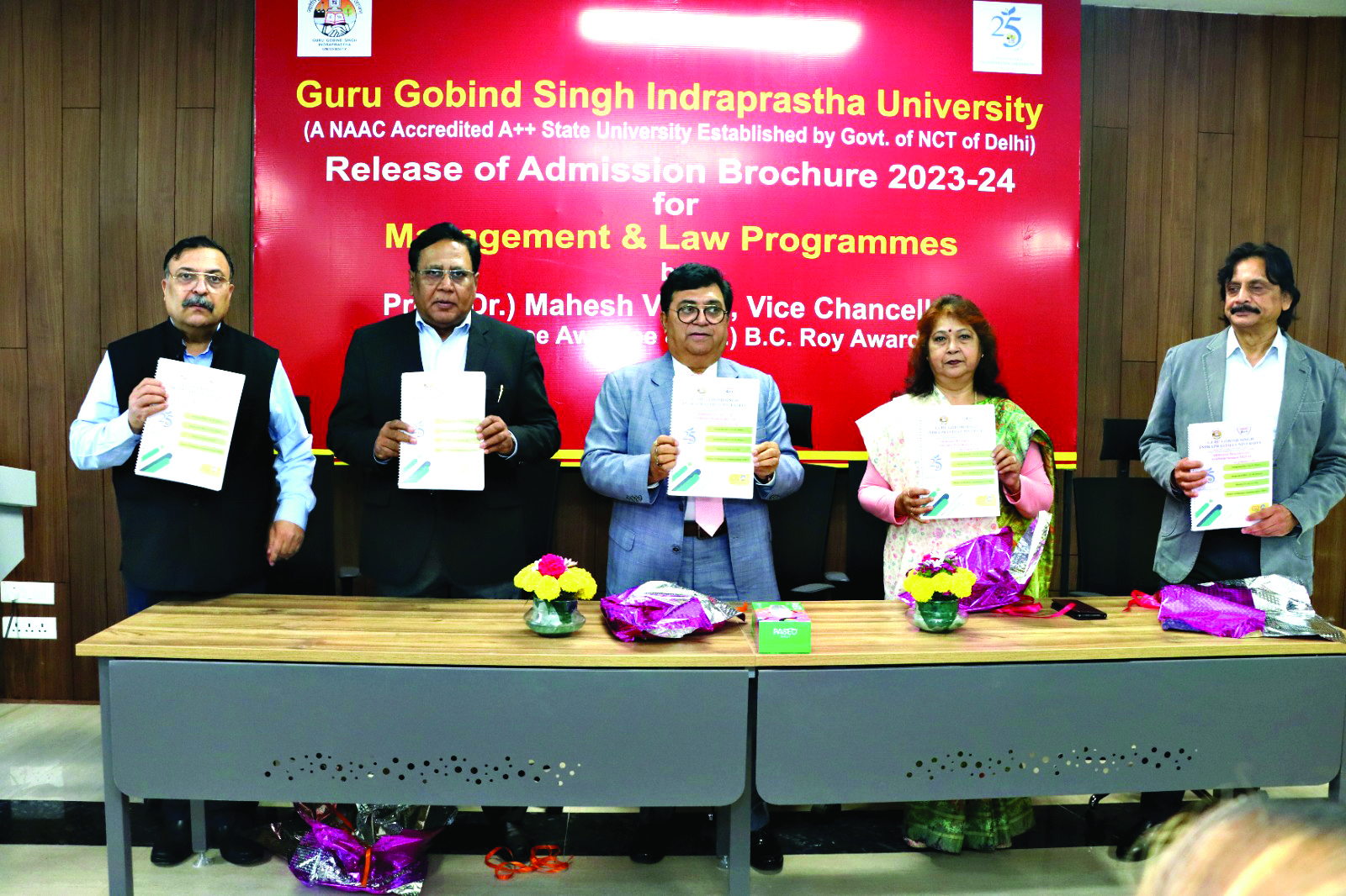 Noida: Two held for cheating people on pretext of job at Jewar Airport, loan at low interest rates Noida: Two held for cheating people on pretext of job at Jewar Airport, loan at low interest rates