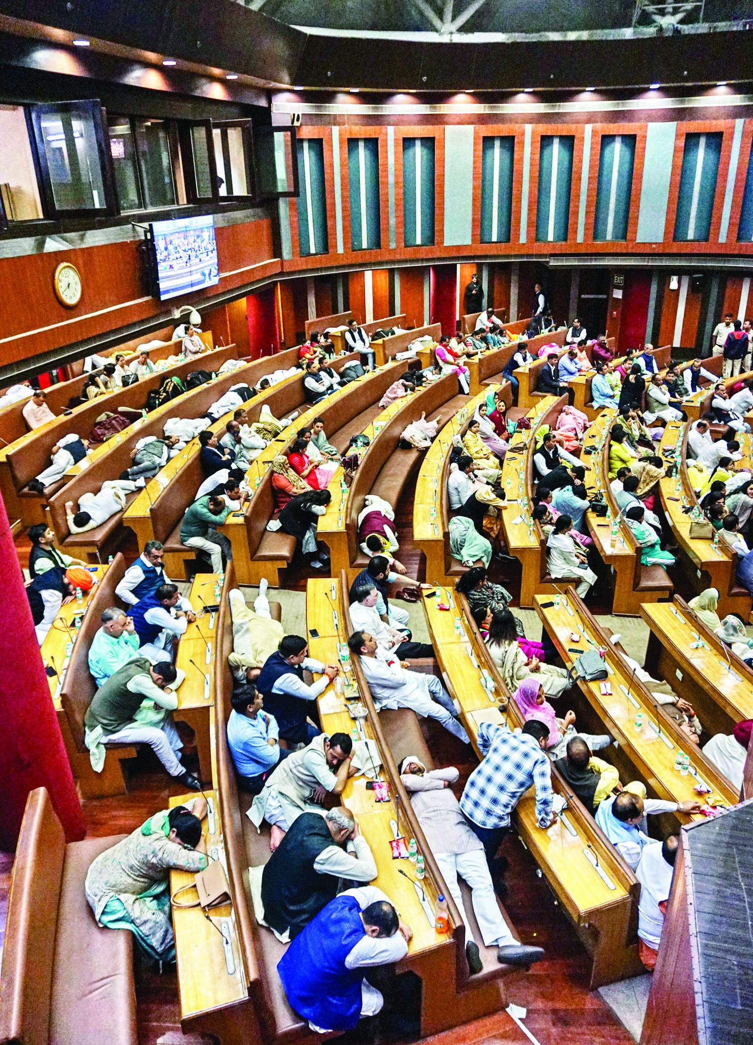 15 adjournments in 16 hours: MCD House to meet again at 10 am today 15 adjournments in 16 hours: MCD House to meet again at 10 am today