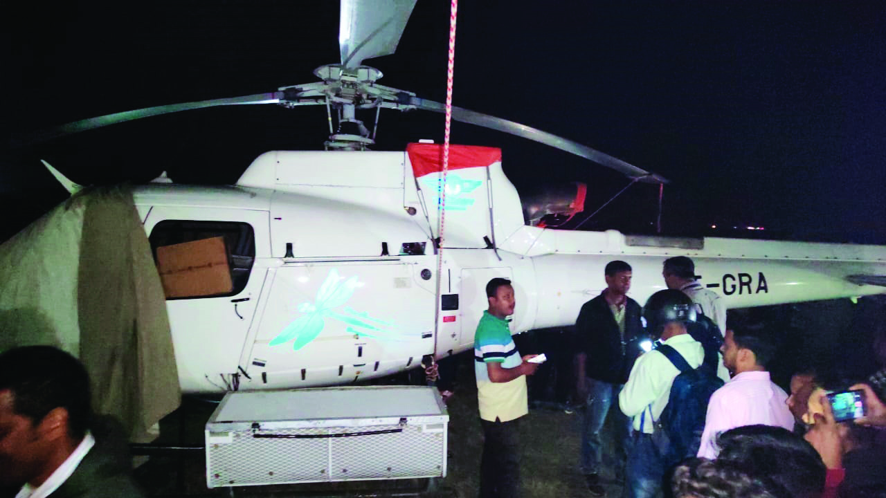 Jalpaiguri: Dense fog forces helicopter to land in paddy field Jalpaiguri: Dense fog forces helicopter to land in paddy field
