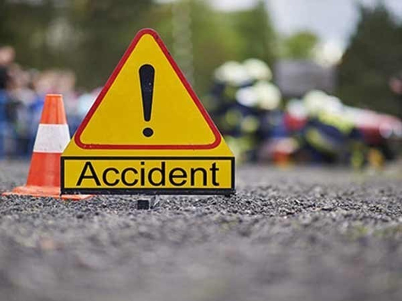 Madhya Pradesh: Death toll in accident involving truck and three parked buses rises to 14; sixty injured Madhya Pradesh: Death toll in accident involving truck and three parked buses rises to 14; sixty injured